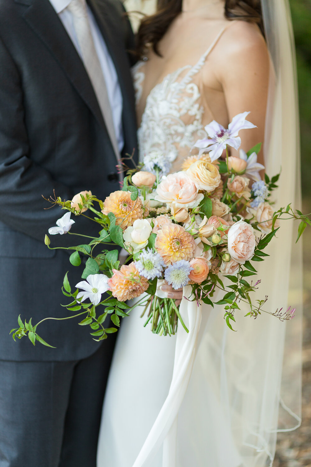03-Peach-lavender-bridal-bouquet_Auberge-du-Soleil-elopement-wedding.jpg