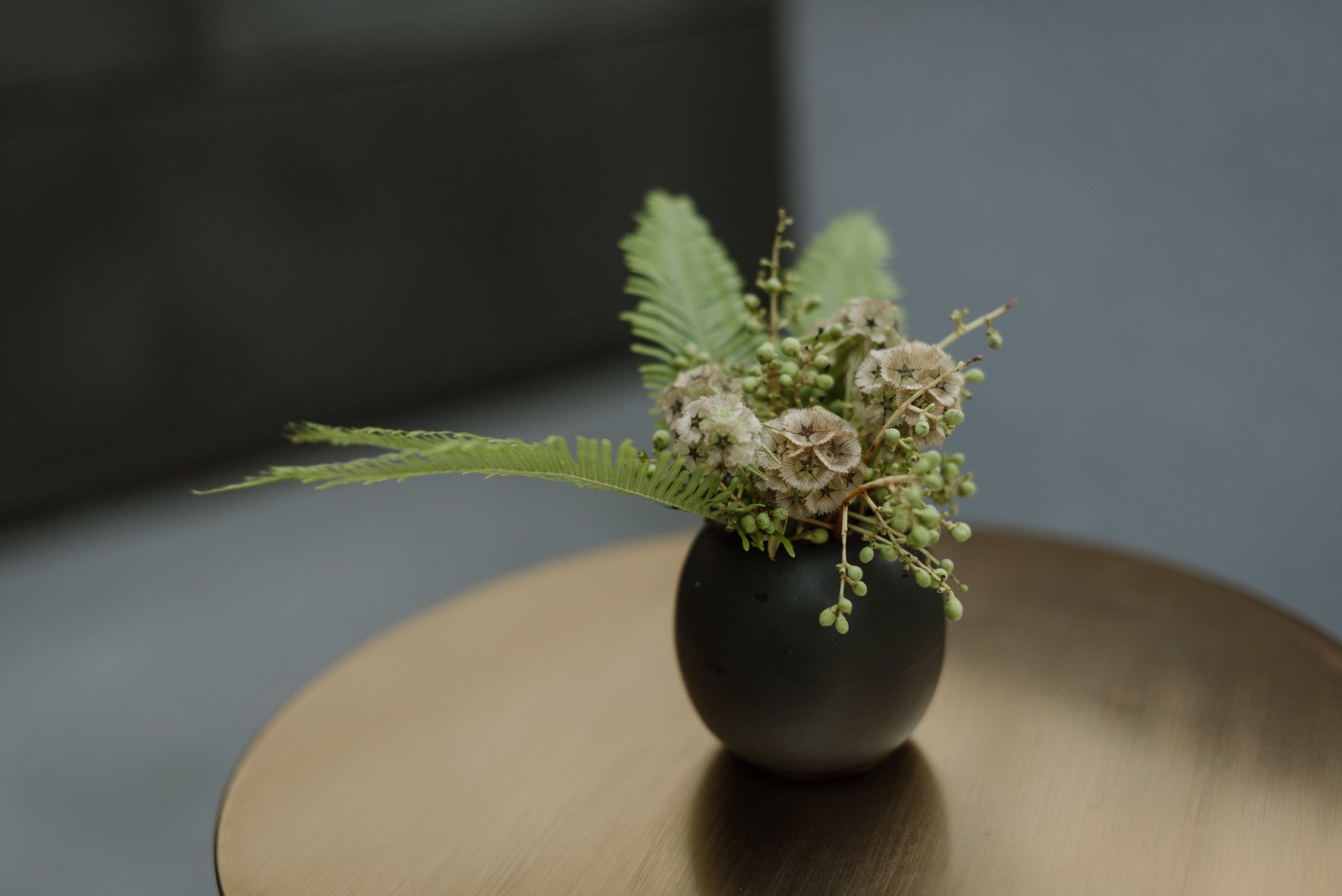 027-modern-SFMOMA-wedding-green-foliage-cocktail-centerpiece.jpg