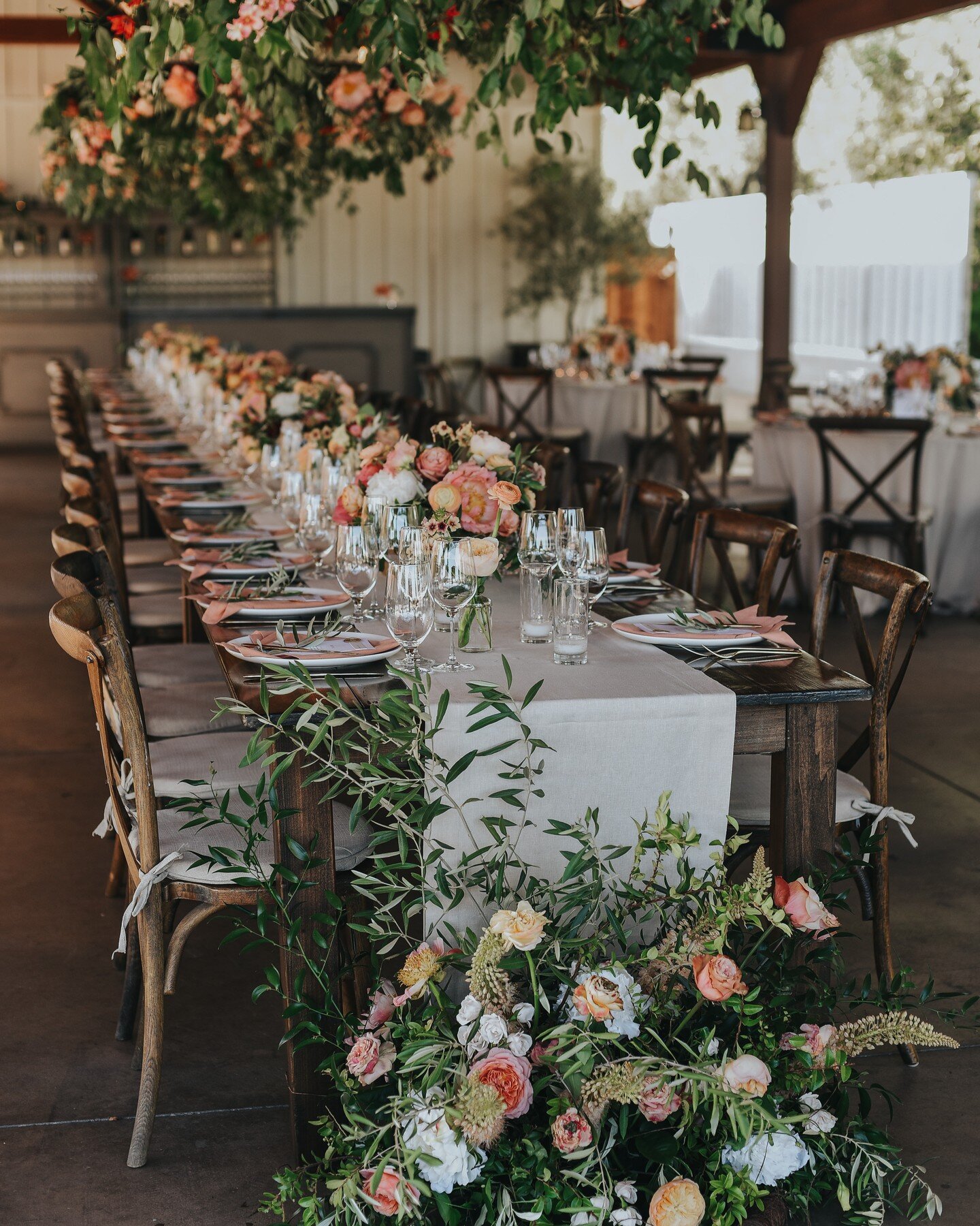 Spring has definitely sprung, and we are getting geared up for all our upcoming weddings! So many colors to play with and get excited about, and pulling from past weddings for inspiration. This one is definitely a favorite for sure!

Venue @brcohneve