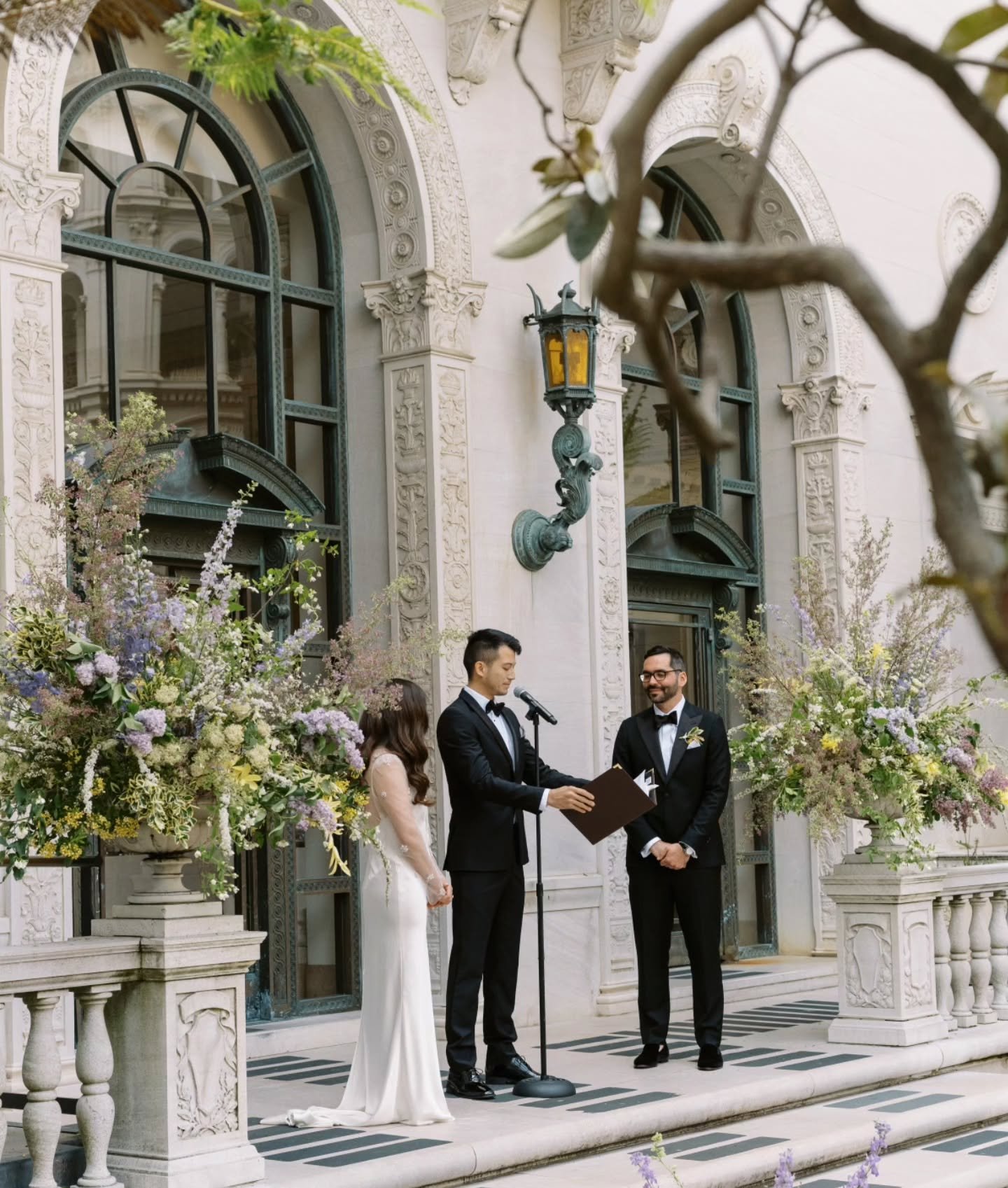 Happy 3 Years S+M! What a beautiful spring wedding this was.

Venue @floodmansion
Photography @susanyeephoto 
Floral @goldenfieldsfloristry 
Catering @foxtailcatering 
Rentals @brighteventrentals 
Lighting @gotlightsf 
HAMU @elizadesch_makeuphair 

W