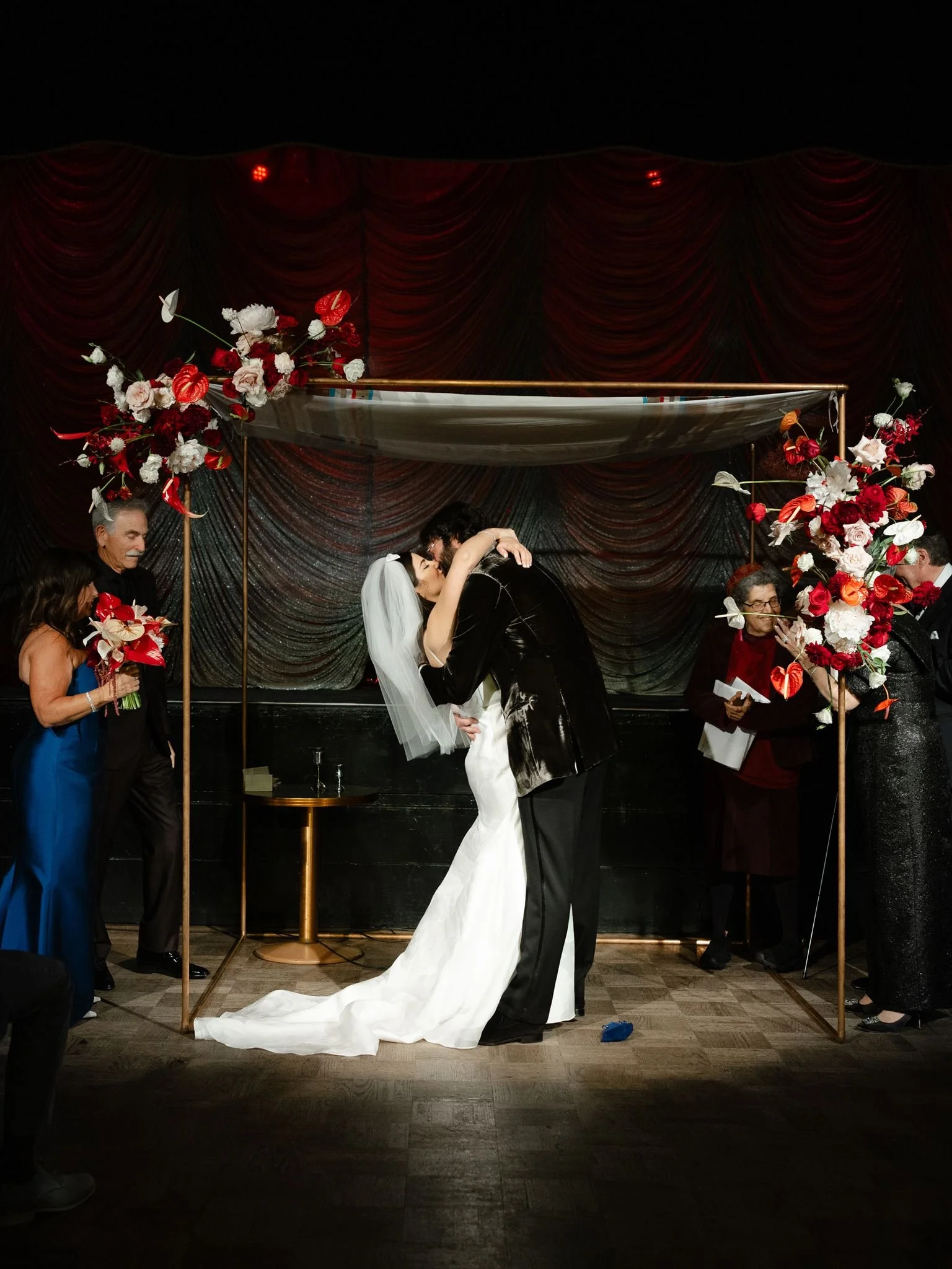 AllisonStoddard_StephAndrewWeddingPreviews-64_websize.jpg