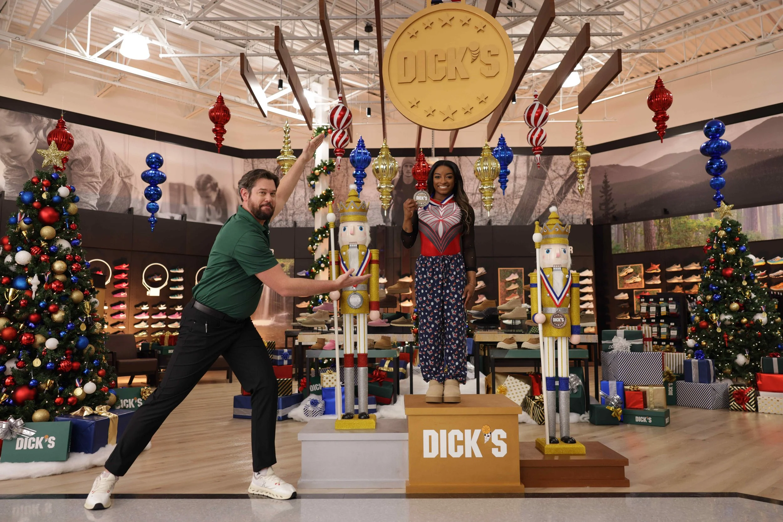 DICK'S SPORTING GOODS