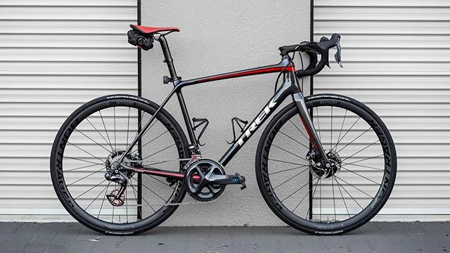#CeramicSpeed Oversized Pulley Wheel System installed today. 🤓🤓🤓🚲🚲🚲 more of a bling choice than actual gains... but it's JUST. SO. BLING!!! and also, red! 😜 Fawkes is much closer to being done now! #ospw #ilovecycling #rideyourbike #trekbikes 