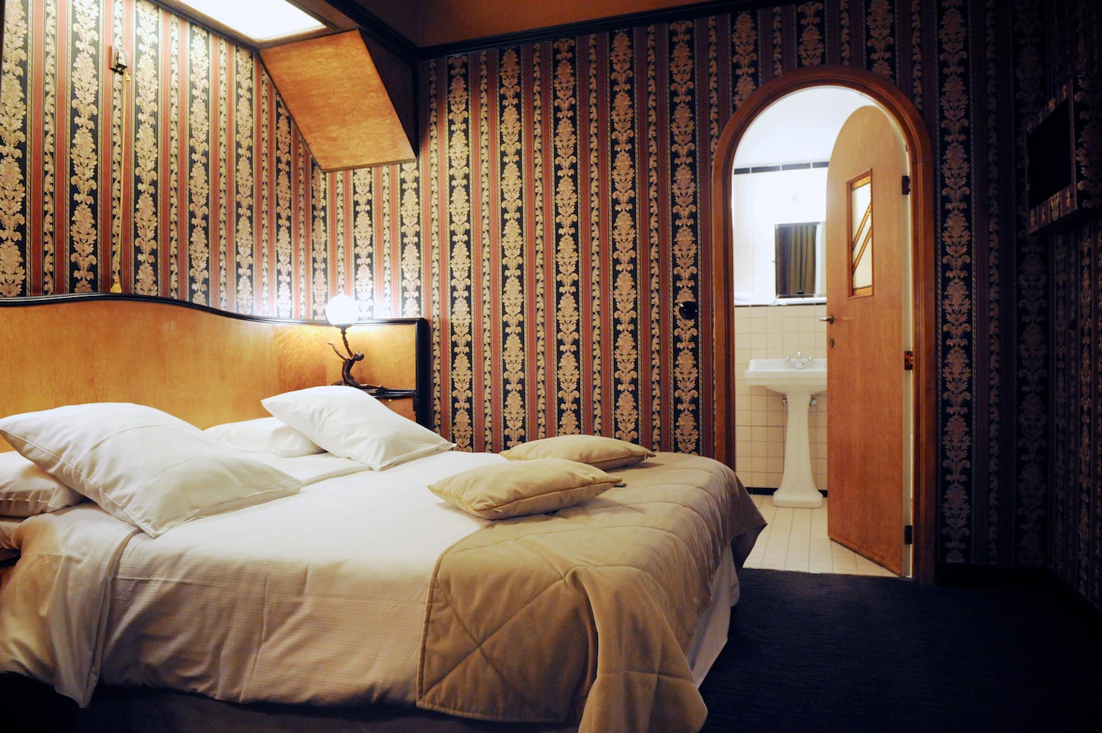 hotel-le-berger- rooms-superieur-antoinette-07-02.jpg