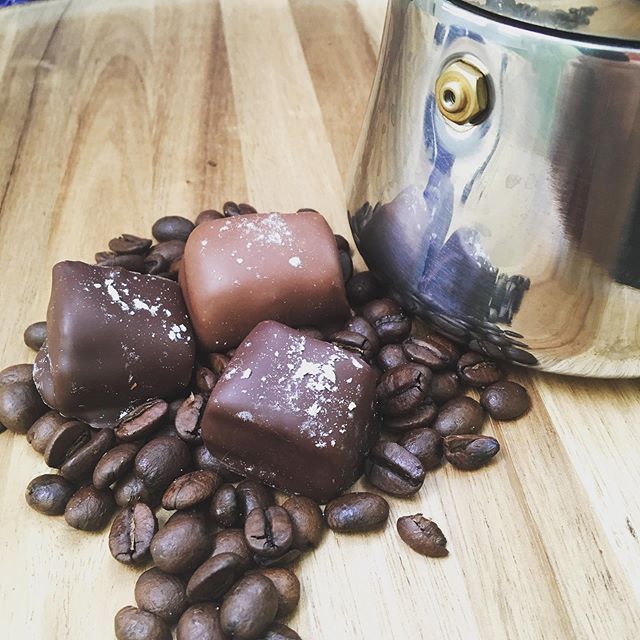 It’s raining and dark and actually kind of cold! What? I guess that means it’s a Mocha-Monday. That is a real thing. ‘cause I say so. ☔️🍫☕️💕#mondaymotivation #rainyday #darkchocolate #caramel #mocha #lacolombe #espresso #cafeaulait #mochamonday