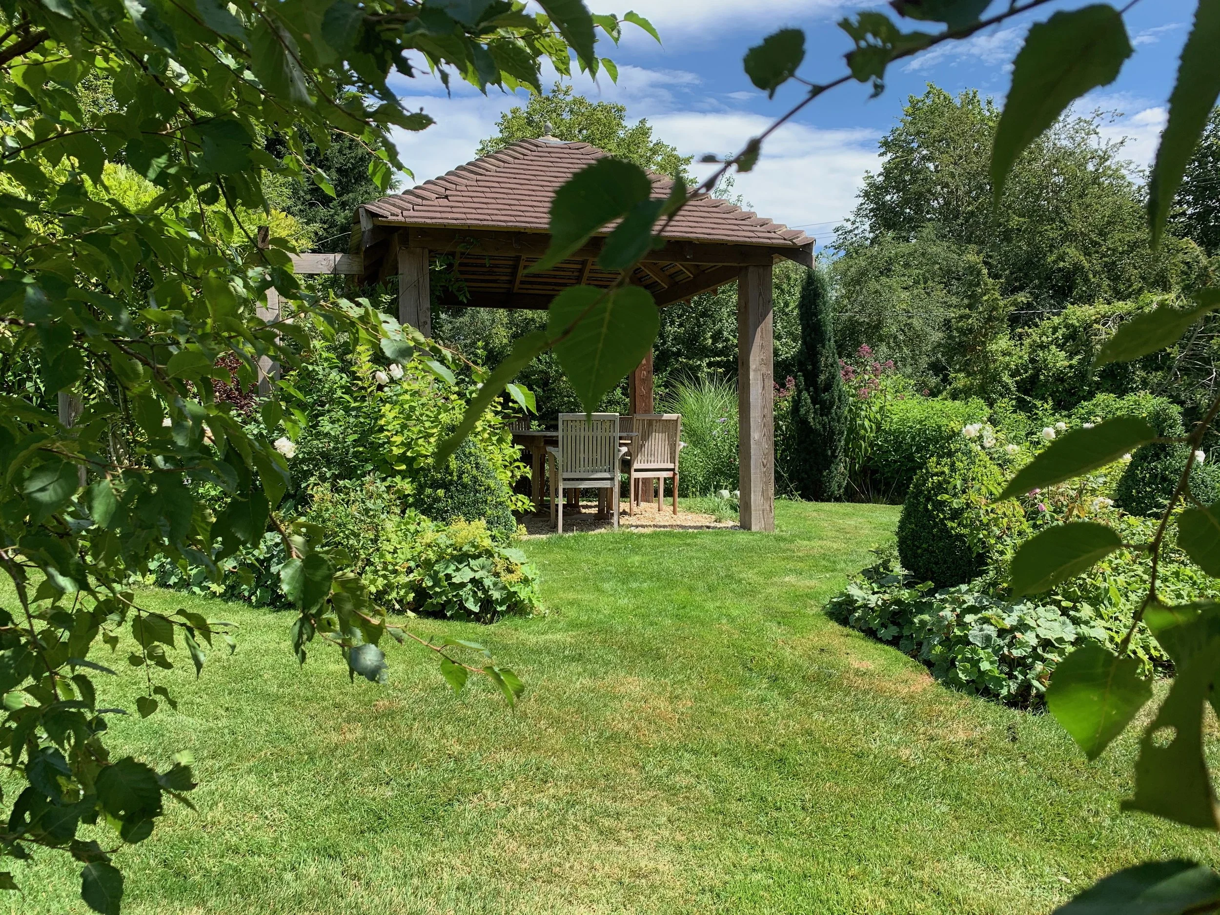 garden dining spot.jpeg