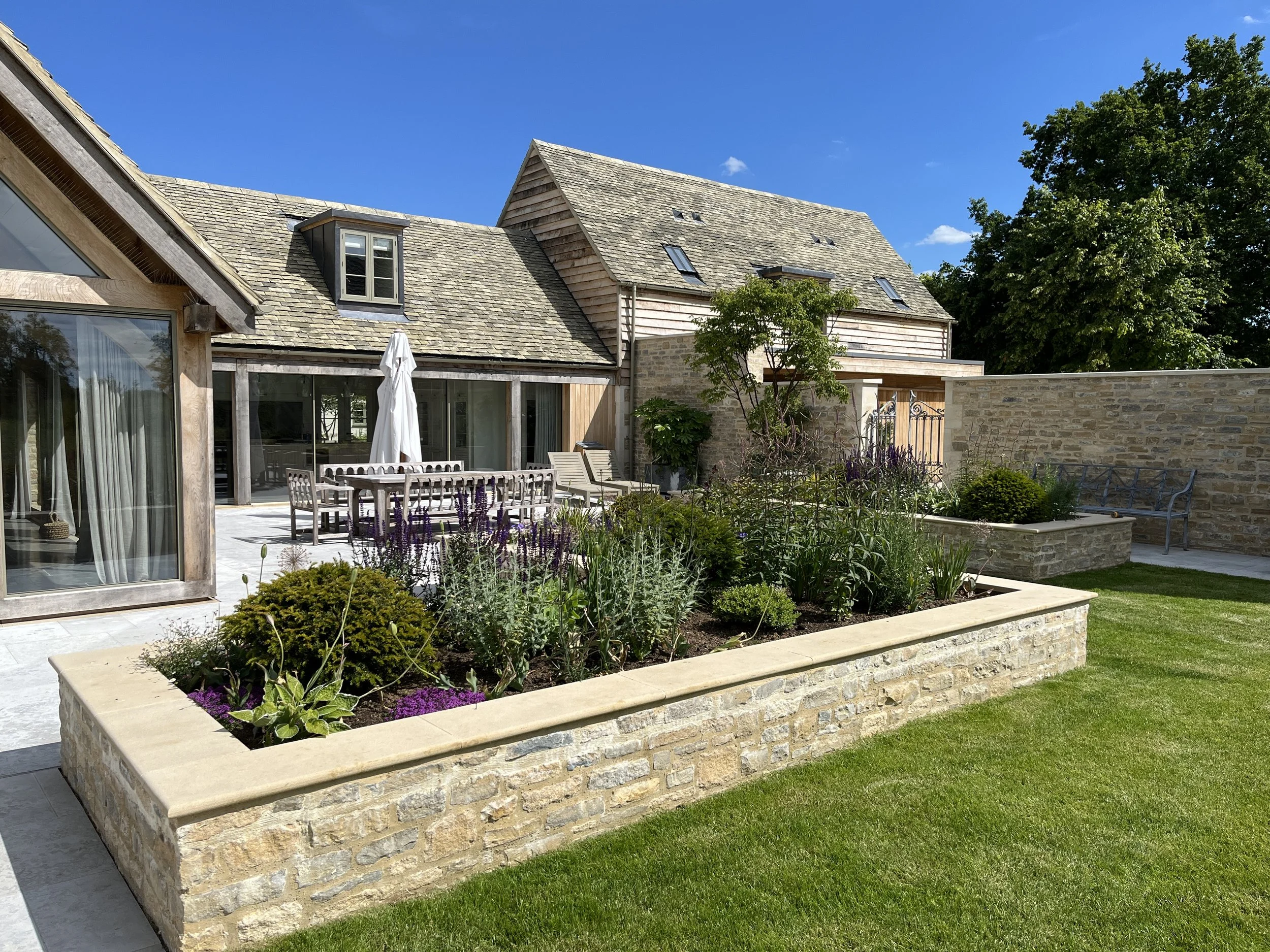 Western terrace garden dining.jpeg