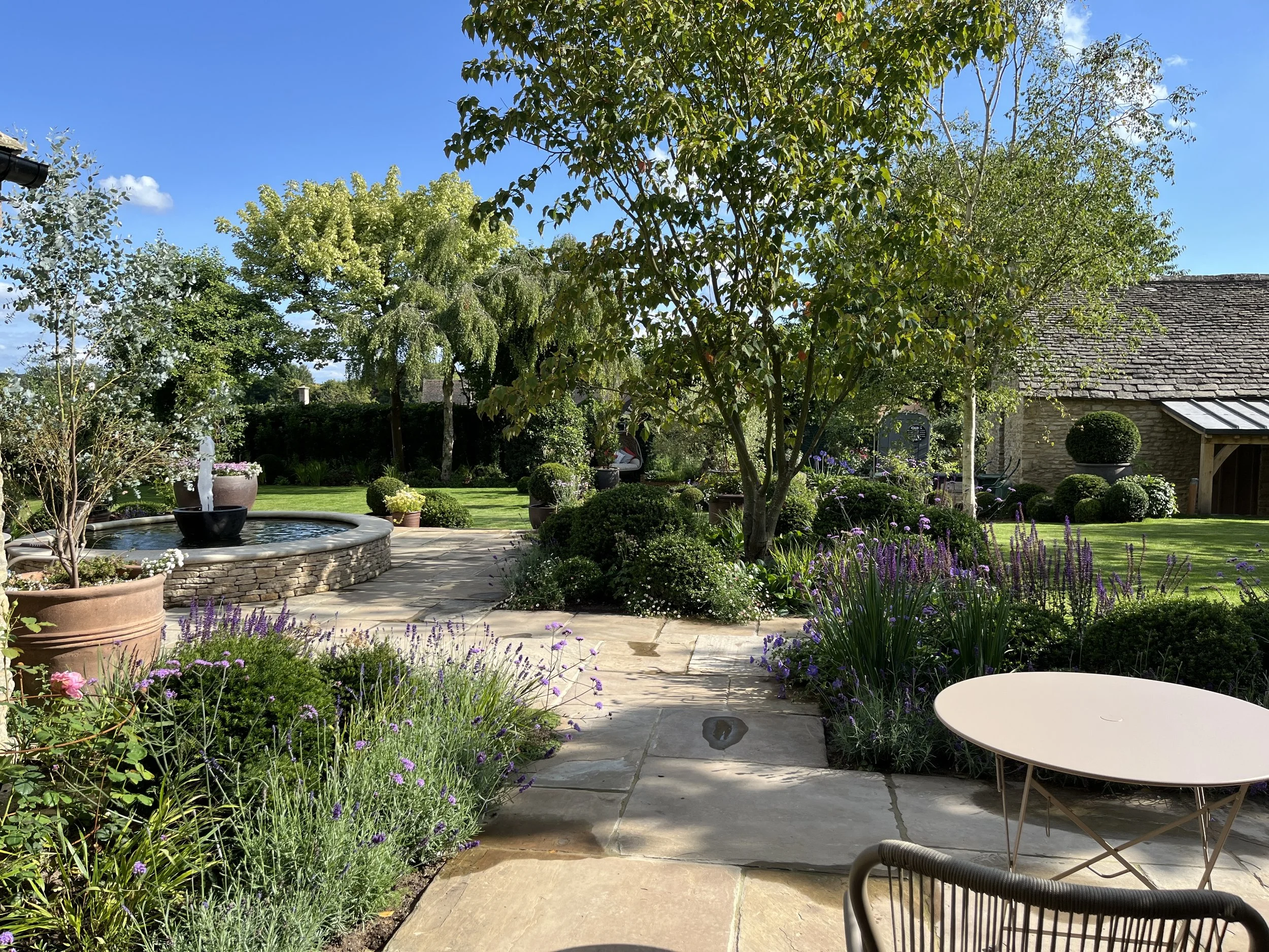 Round pond and fountain.jpeg