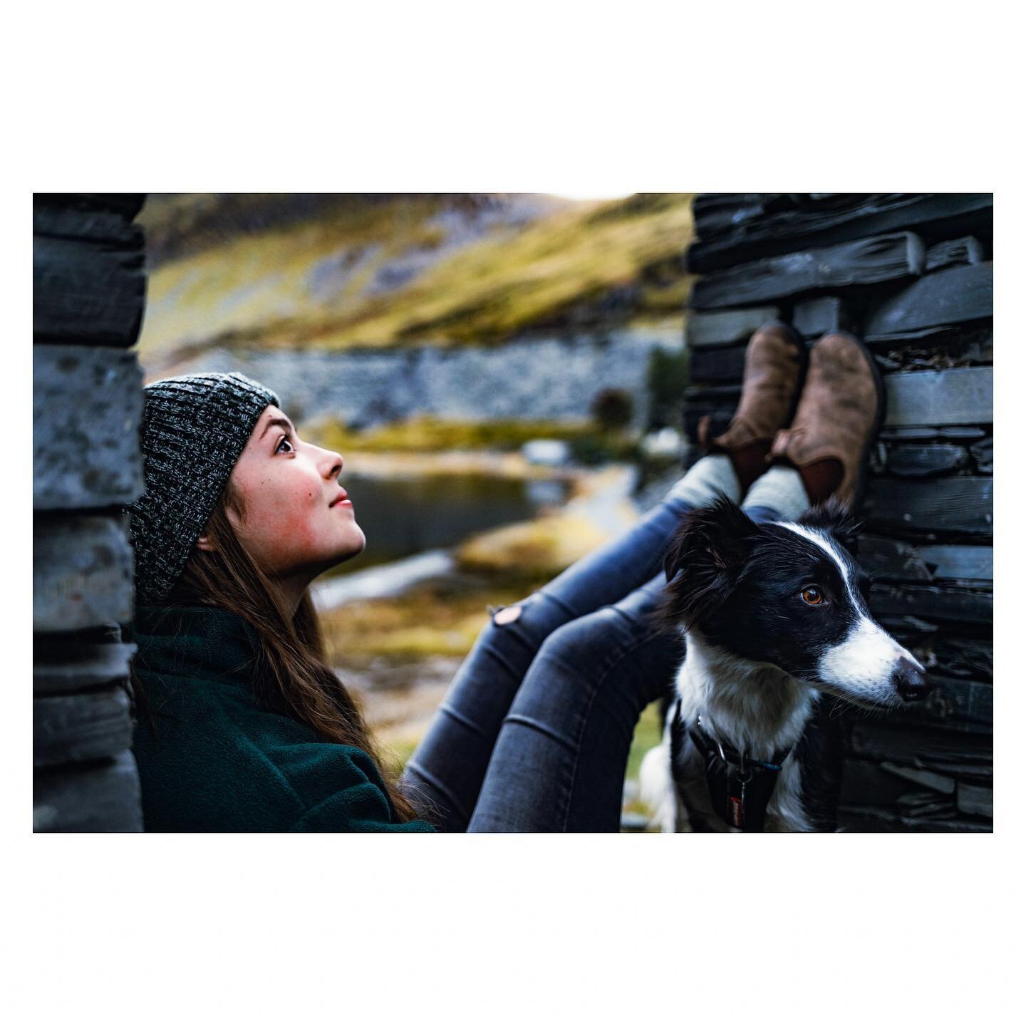 Break time with @jazzysjourneys
Where ever Jasmine goes, Ivy her collie/lurcher isn&rsquo;t far behind. There are some connections between owners and their dogs that are really special ... 

#snowdonia #cwmorthinquarry @blundstone_uk