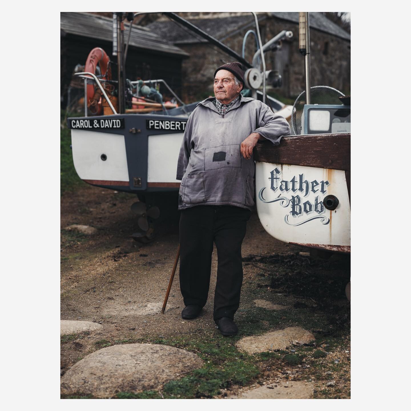 The same boat, the same fishing smock &hellip; man and boy 

#englishheritage #cornwalllife #lovecornwall #fishinglife #ukfishingindustry #portraitoftheday #ukportraits @thefishmish #fujigfx #fujifilm_uk