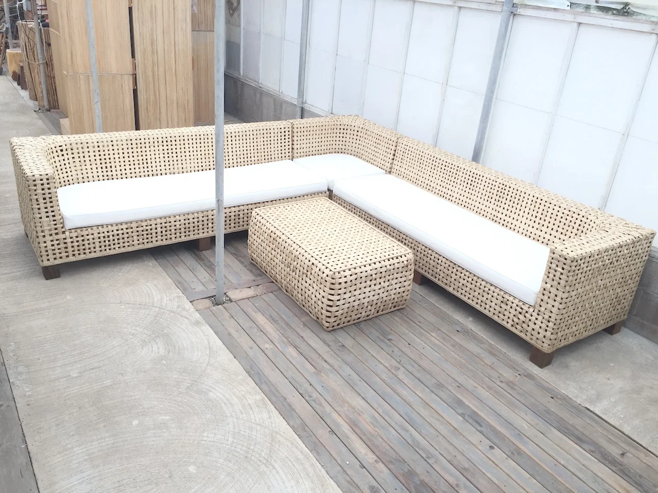 Devereaux Lounge A
