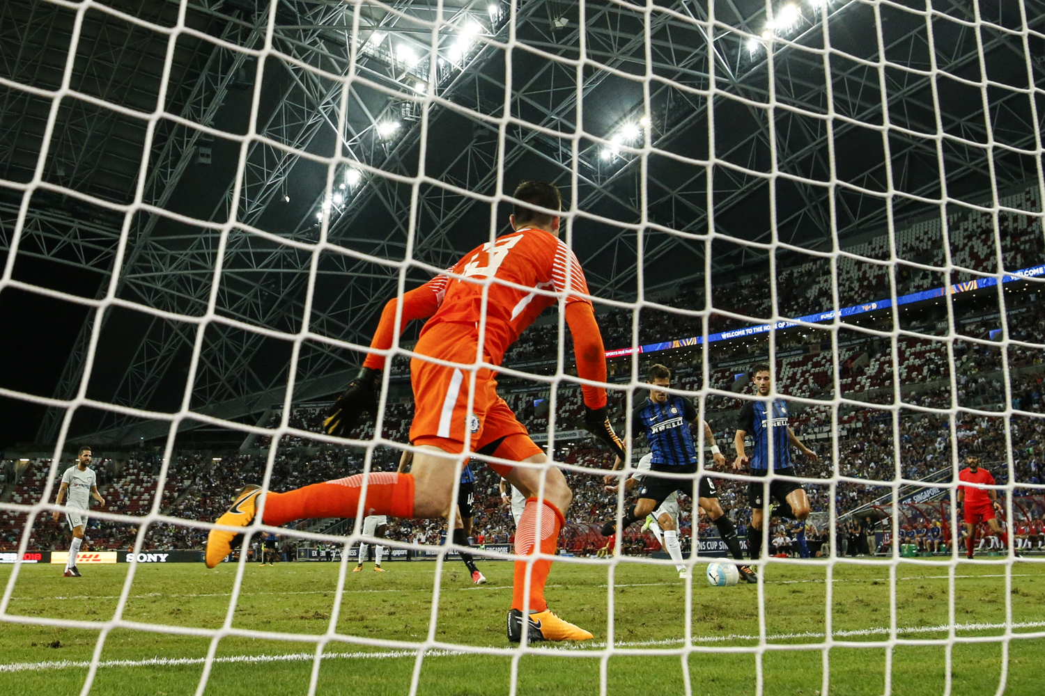  Soccer Football - Chelsea v Inter Milan - International Champions Cup Singapore - Singapore - July 29, 2017 Inter Milan's Stevan Jovetic scores the first goal. REUTERS/Yong Teck Lim 