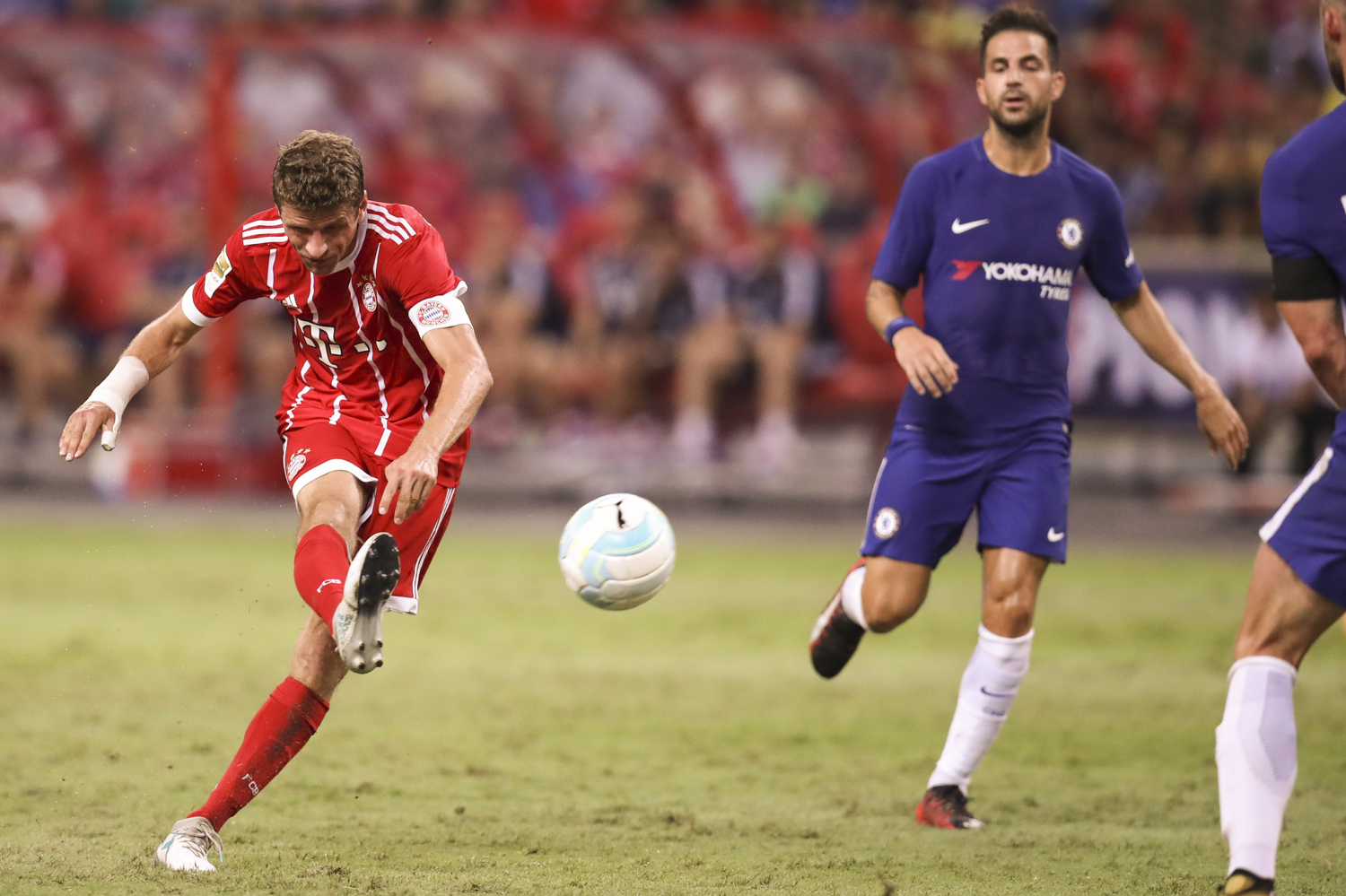  Soccer Football - Chelsea vs Bayern Munich - International Champions Cup - Singapore - July 25, 2017 Bayern Munich's Thomas Muller scores the third goal for his side REUTERS/Yong Teck Lim 