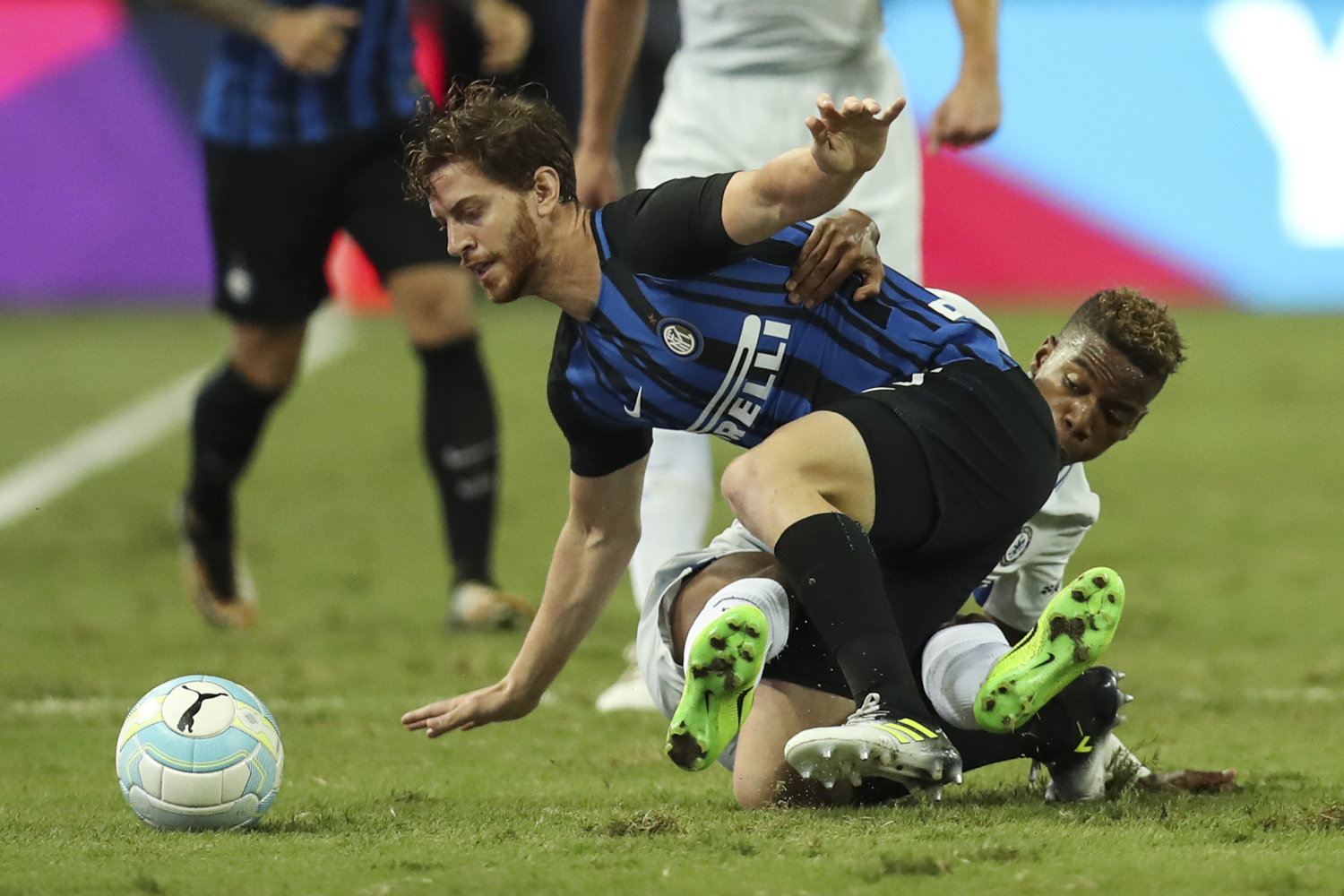  Soccer Football - Chelsea v Inter Milan - International Champions Cup Singapore - Singapore - July 29, 2017 Inter Milan's Cristian Ansaldi in action with Chelsea's Charly Junior Musonda REUTERS/Yong Teck Lim 