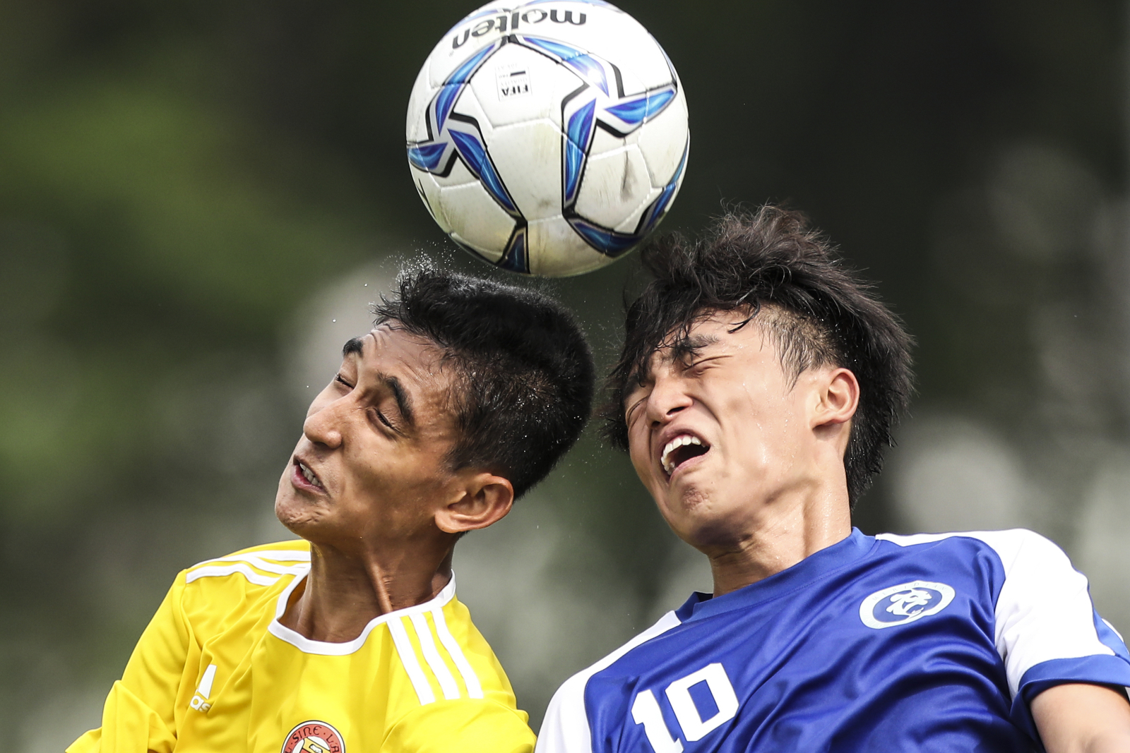Muhammad Umar (left) of Victoria Junior College and Bradley Leong of Meridian Junior College contest a header during the National Schools boys’ ‘A' Division football final at Jalan Besar Stadium on May 14, 2018 in Singapore. (Photo © Yong Teck Lim/Red Sports)