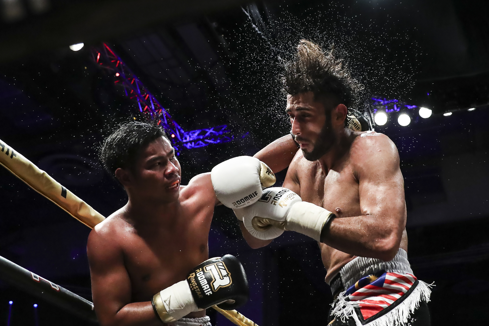  Natthawut Masamin (L) of Thailand punches Mirage Khan of Malaysia during their WBC Asia Continental light heavyweight title fight at the Singapore Indoor Stadium on September 29, 2018.  