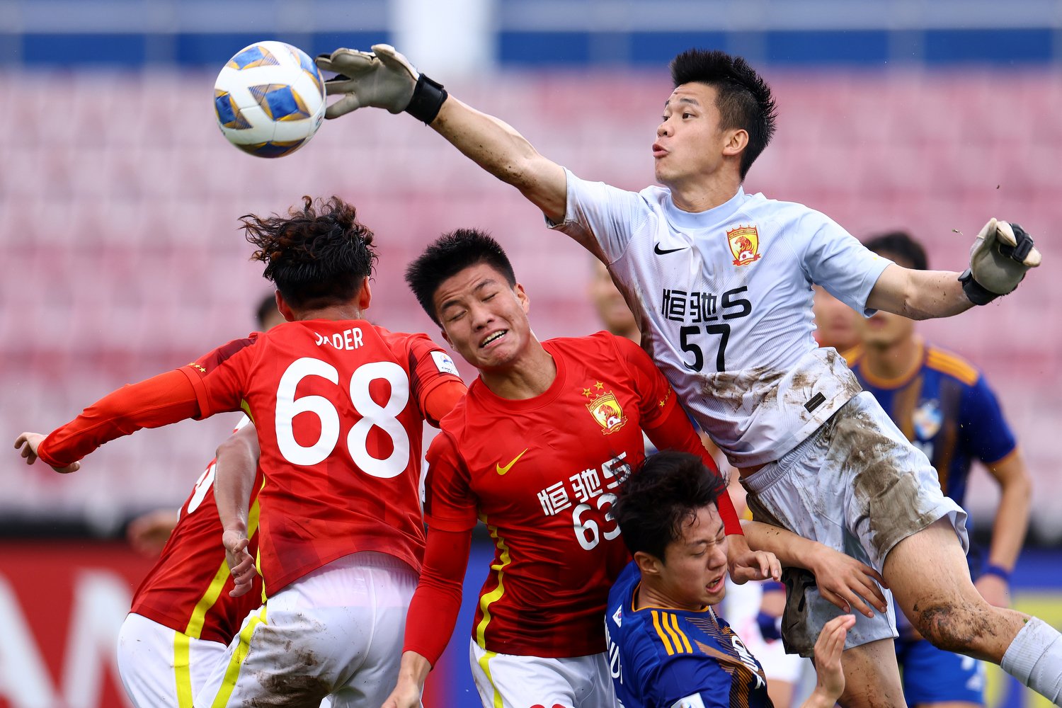  JOHOR BAHRU, MALAYSIA - APRIL 21: Goalkeeper He Lipan #57 of Guangzhou FC makes a save against a corner kick by Ulsan Hyundai during the first half of the AFC Champions League Group I match at Tan Sri Dato' Haji Hassan Yunos Stadium on April 21, 202