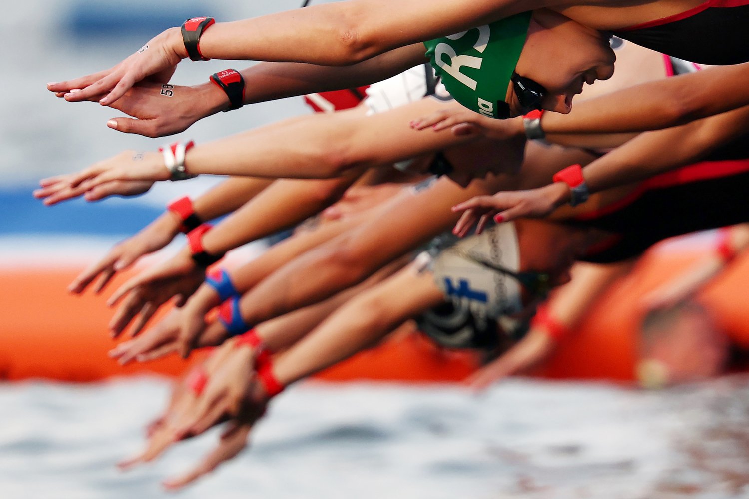  SINGAPORE, SINGAPORE - JULY 19: Amica De Jager of Team South Africa dives into the water at the start of the Women's 3km Knockout Sprint Heats on day nine of the Singapore 2025 World Aquatics Championships at The Palawan @ Sentosa on July 19, 2025 i