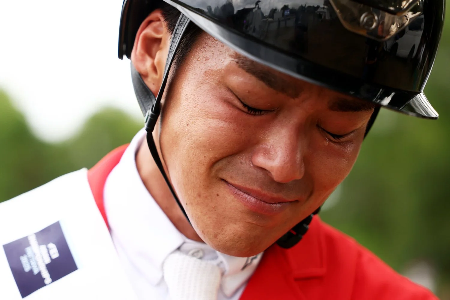  Tomoki Koshidaka of Japan celebrates after winning jumping team gold during the FEI Asian Championships at the Thai Polo Club on December 5, 2025 in Pattaya, Thailand. (FEI/Yong Teck Lim) 