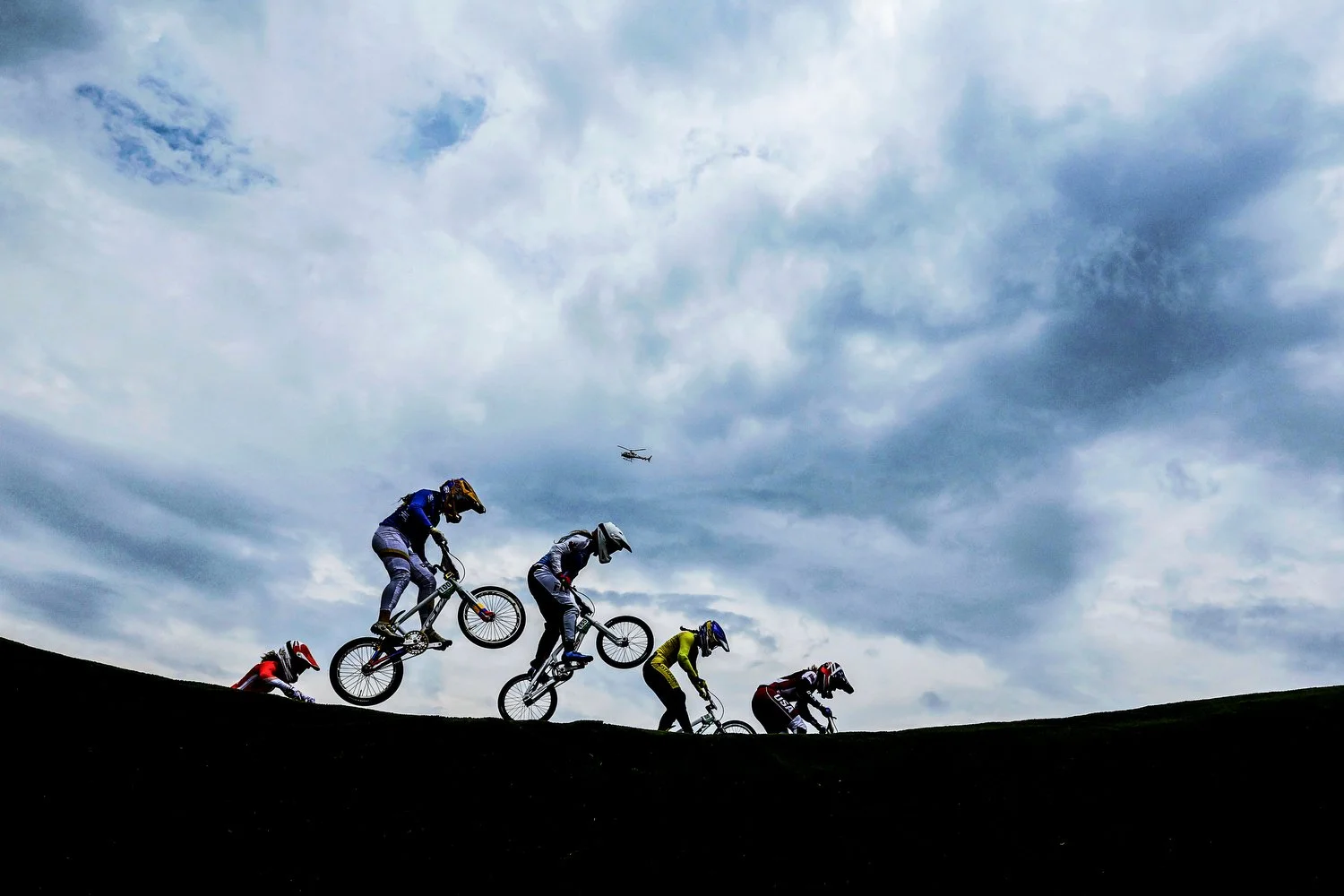  TOKYO, JAPAN - JULY 30: Athletes compete during the Women's BMX semifinal on day seven of the Tokyo 2020 Olympic Games at Ariake Urban Sports Park on July 30, 2021 in Tokyo, Japan. (Photo by Yong Teck Lim/Getty Images) 