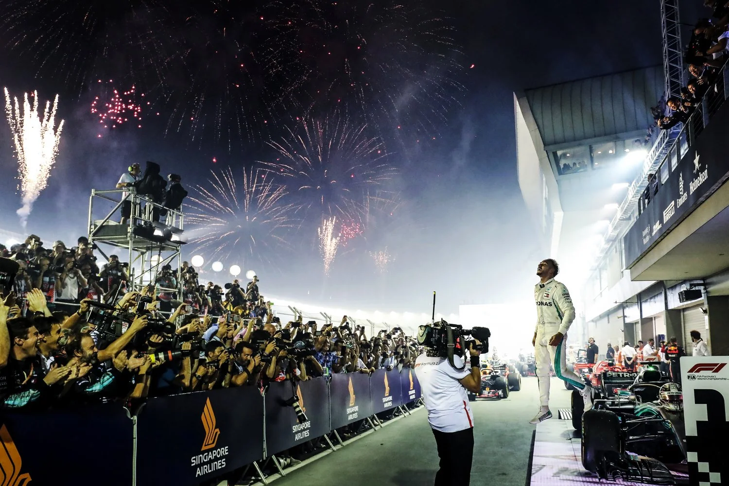  Mercedes driver Lewis Hamilton of Britain leaps off his car as he celebrates after winning the Singapore Formula One Grand Prix at the Marina Bay City Circuit in Singapore, Sunday, Sept. 16, 2018. (AP Photo/Yong Teck Lim) 