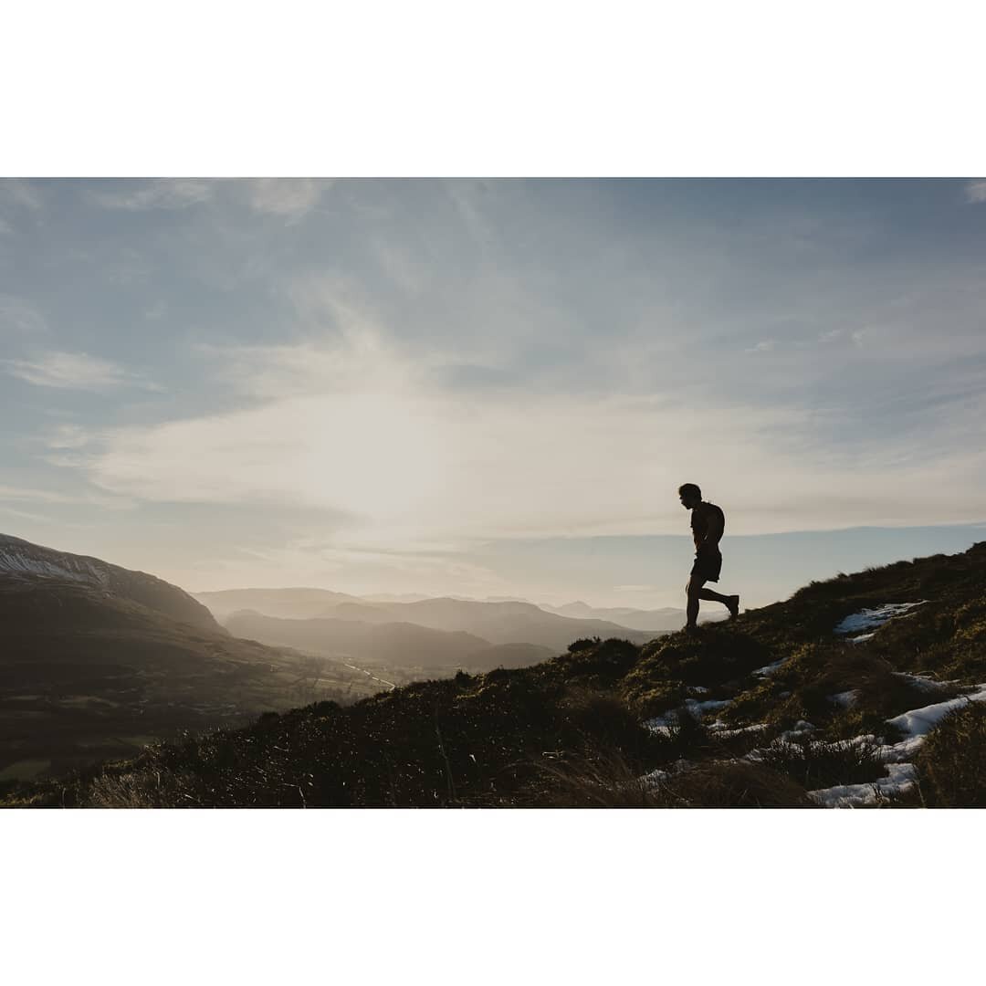 Blencathra sunsets from a few weeks back. 👌

#lovetorun #lovethelakes #runningviews #sunsets #mountainrunner #mountains #lakedistrict #runnerslife #fellrunning #fellrunner