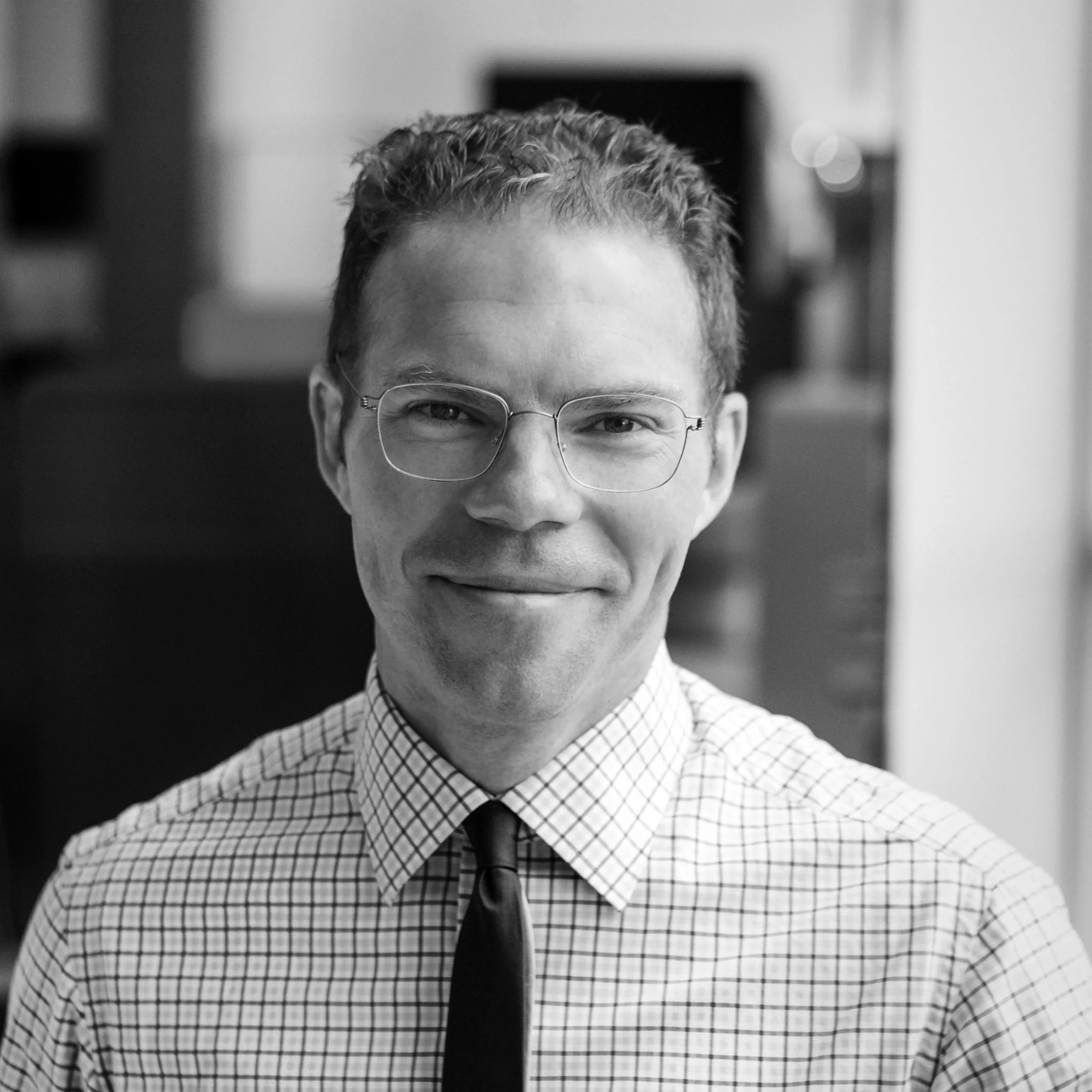 GregLindsay2016closeBW.jpg