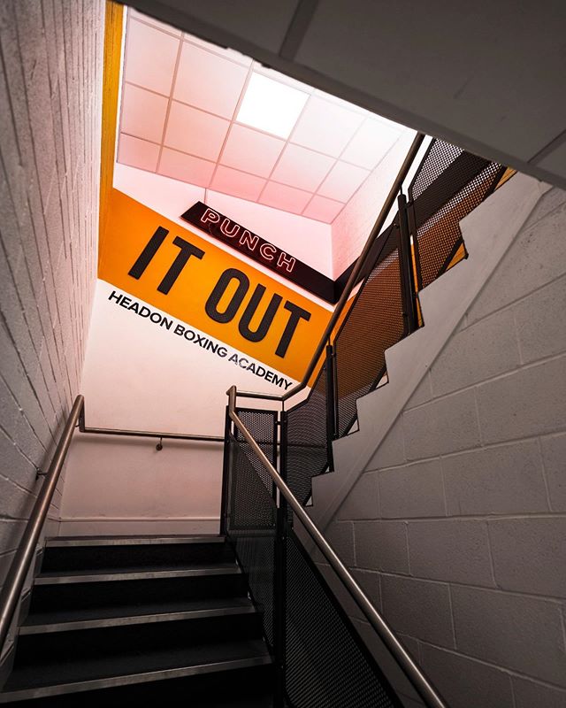 We finished the installation in the new @headonboxingacademy boxing gym at Landsdowne this week. A single orange leading line brings people from the entrance up the stairway and through the main gym room. Along the way there are designs made of both 