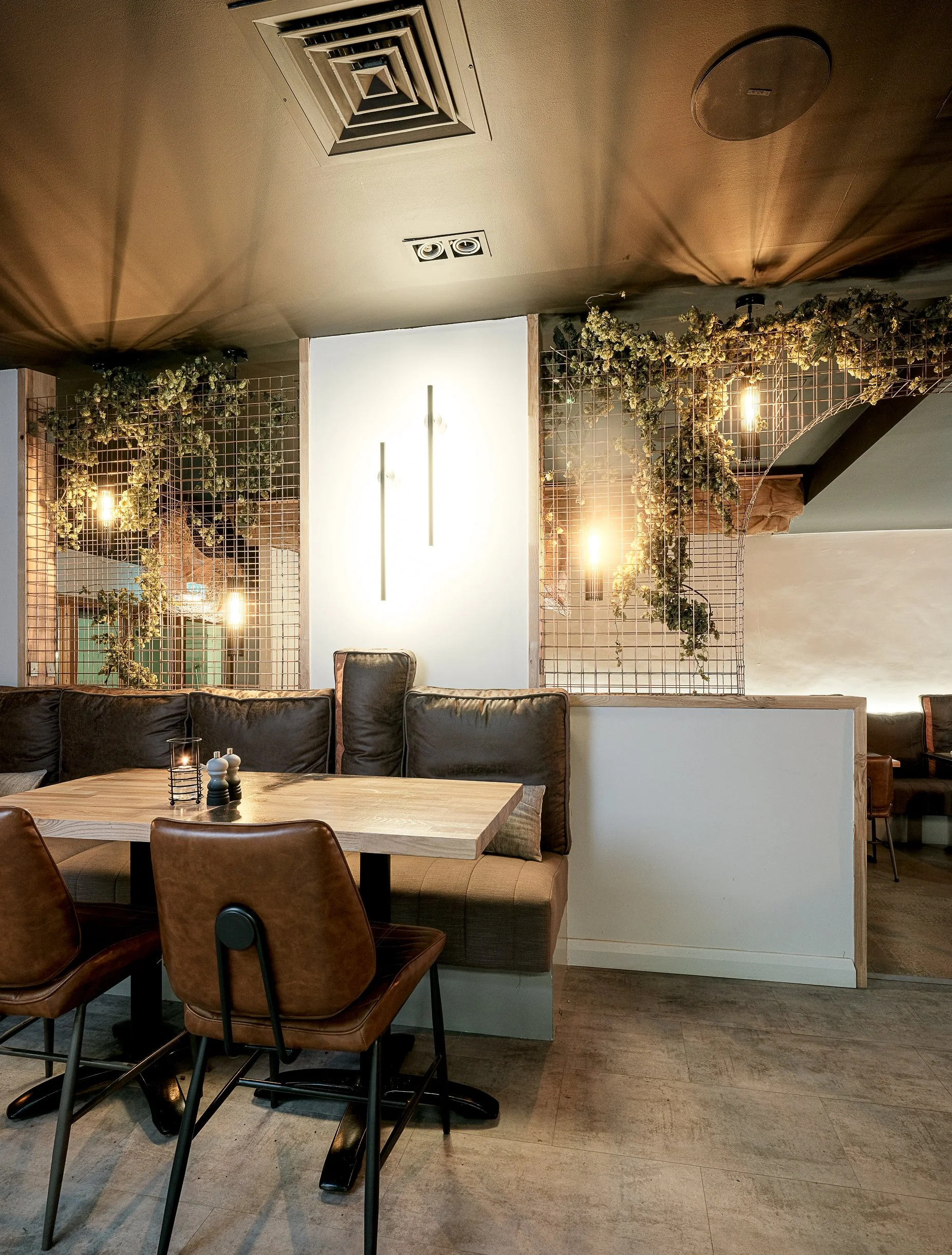 Brickyard Gastropub Interior-6.jpg