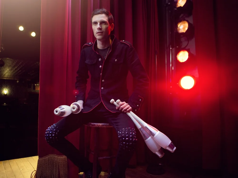chris+ruggiero+entertainer+juggler.jpg