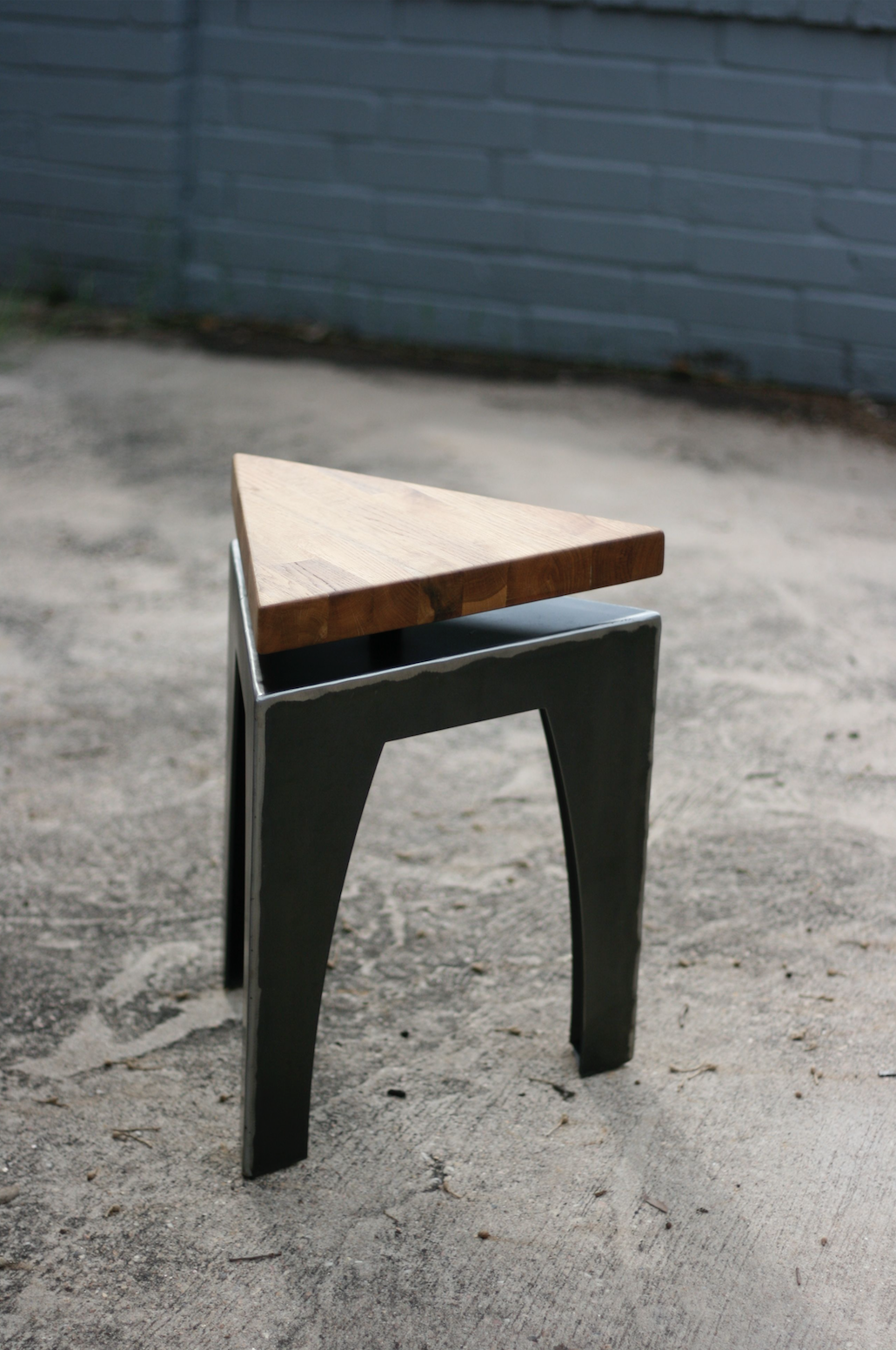TRIANGLE SWIVELTOP STOOL — 13 x 13 x 15-19