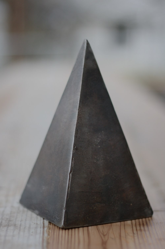 PYRAMID URN — 3 x 3 x 7