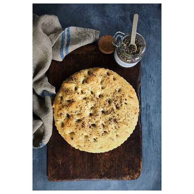 Today&rsquo;s #ckthursdaypicks is about bread making . This is an easy classic Tuscan bread adapted from @bonappetitmag you can find on my blog 🤗 I usually put sea salt and rosemary but this time I used  @duxburysaltworks fleur de sel spring blend (