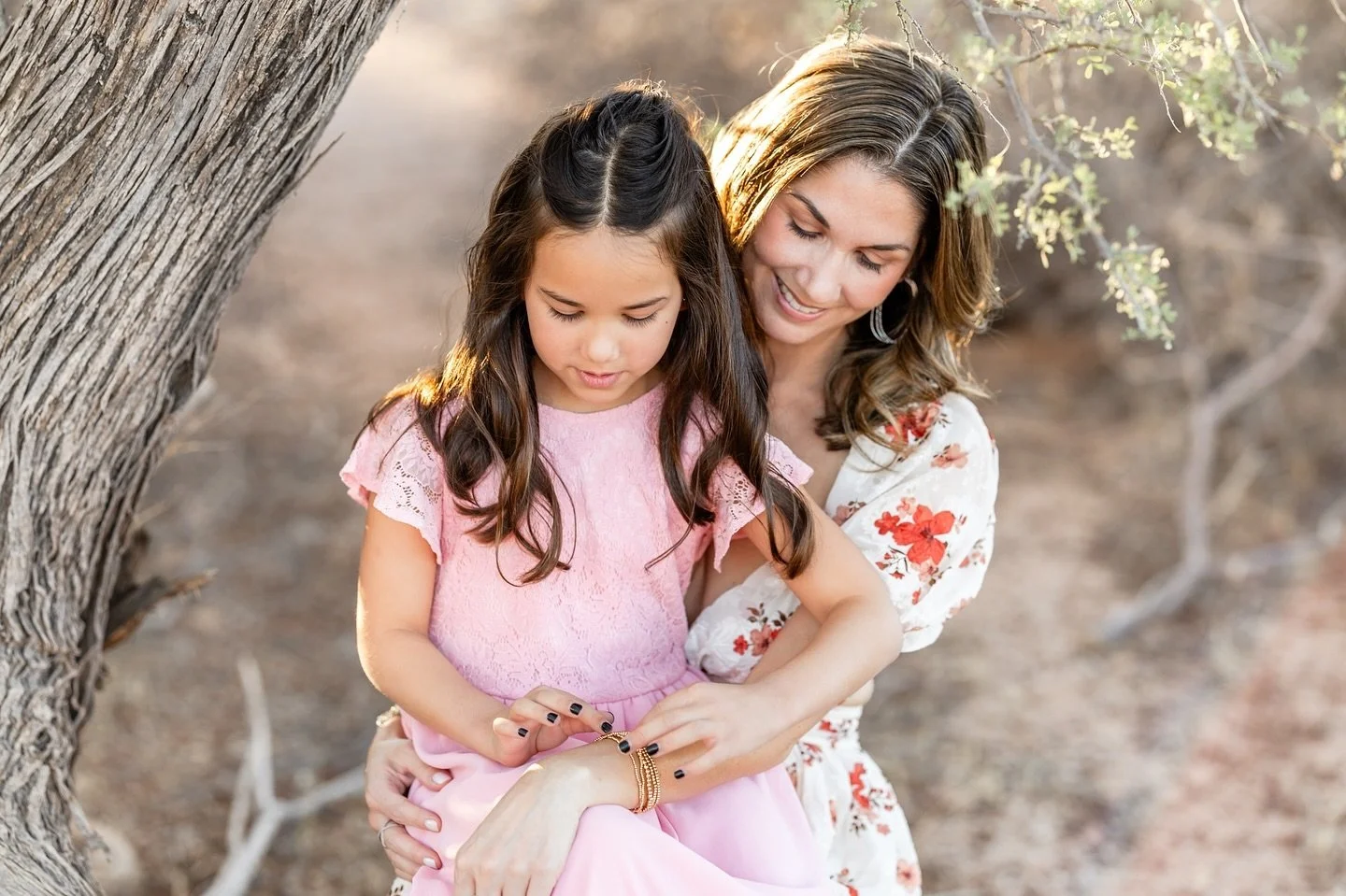 In LOVE with this mom/daughter shot! So sweet π₯Ή