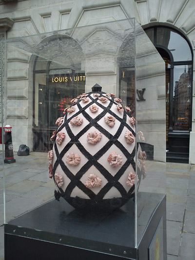 TheBigEggHunt-egg-for charity-auction-made-with-offcuts-from-nipple-rose-collection-RachelFreire-by-Karla-Thompson.jpg