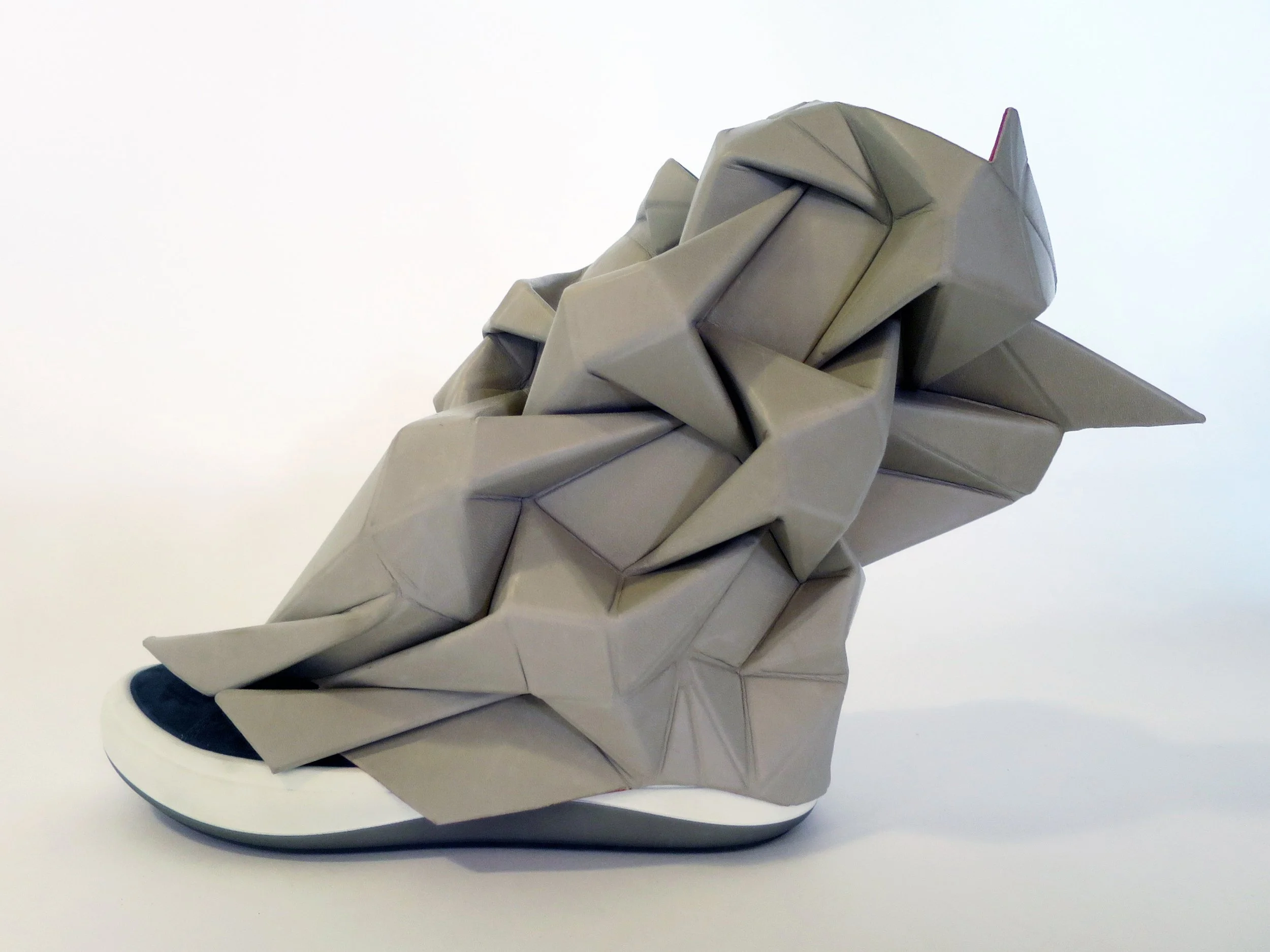 algorithmically-articulated-leather-prototype_light.JPEG