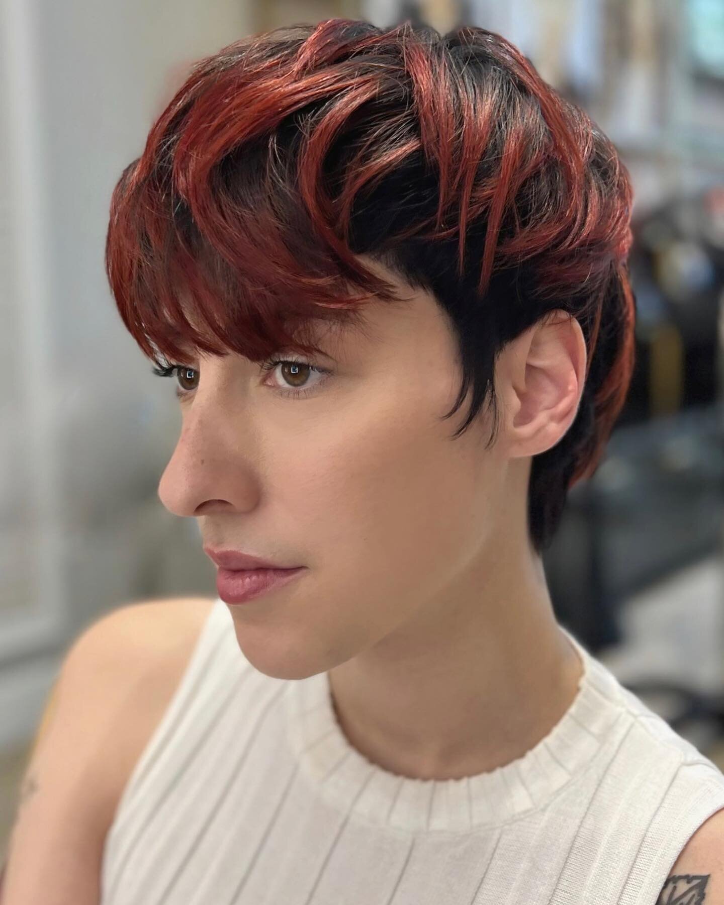 😍 Long fringe pixie looks w/ Teresa

#pixiehaircut #wellahair #2024haircut #redpixie #joseluissalonboutique