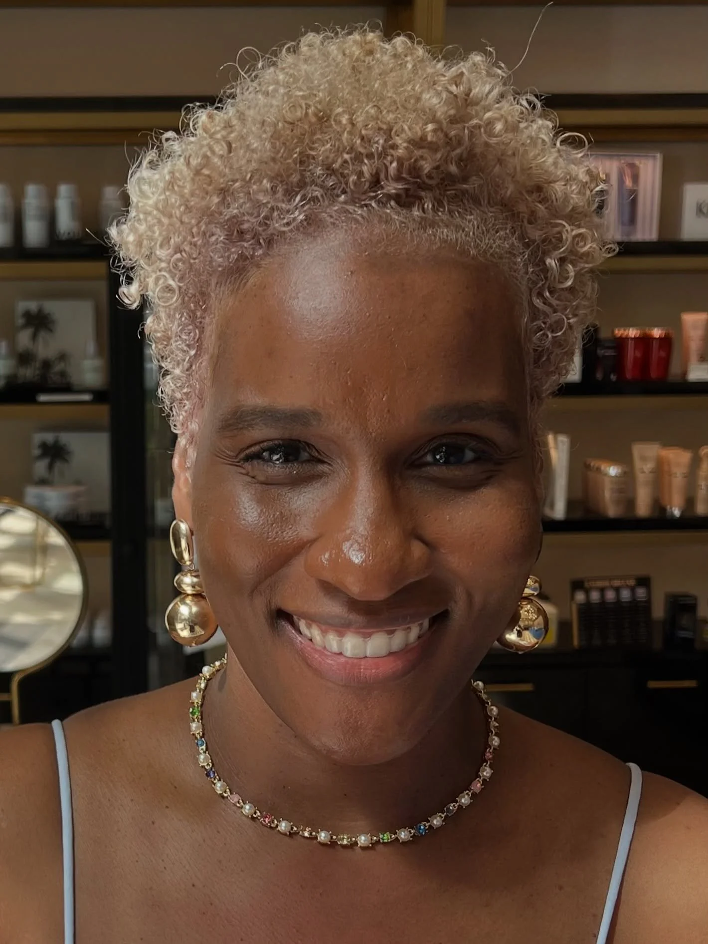 ✨Blonding w/ Dorcas at the domain

#blondehair #austinstylist #joseluissalonboutique