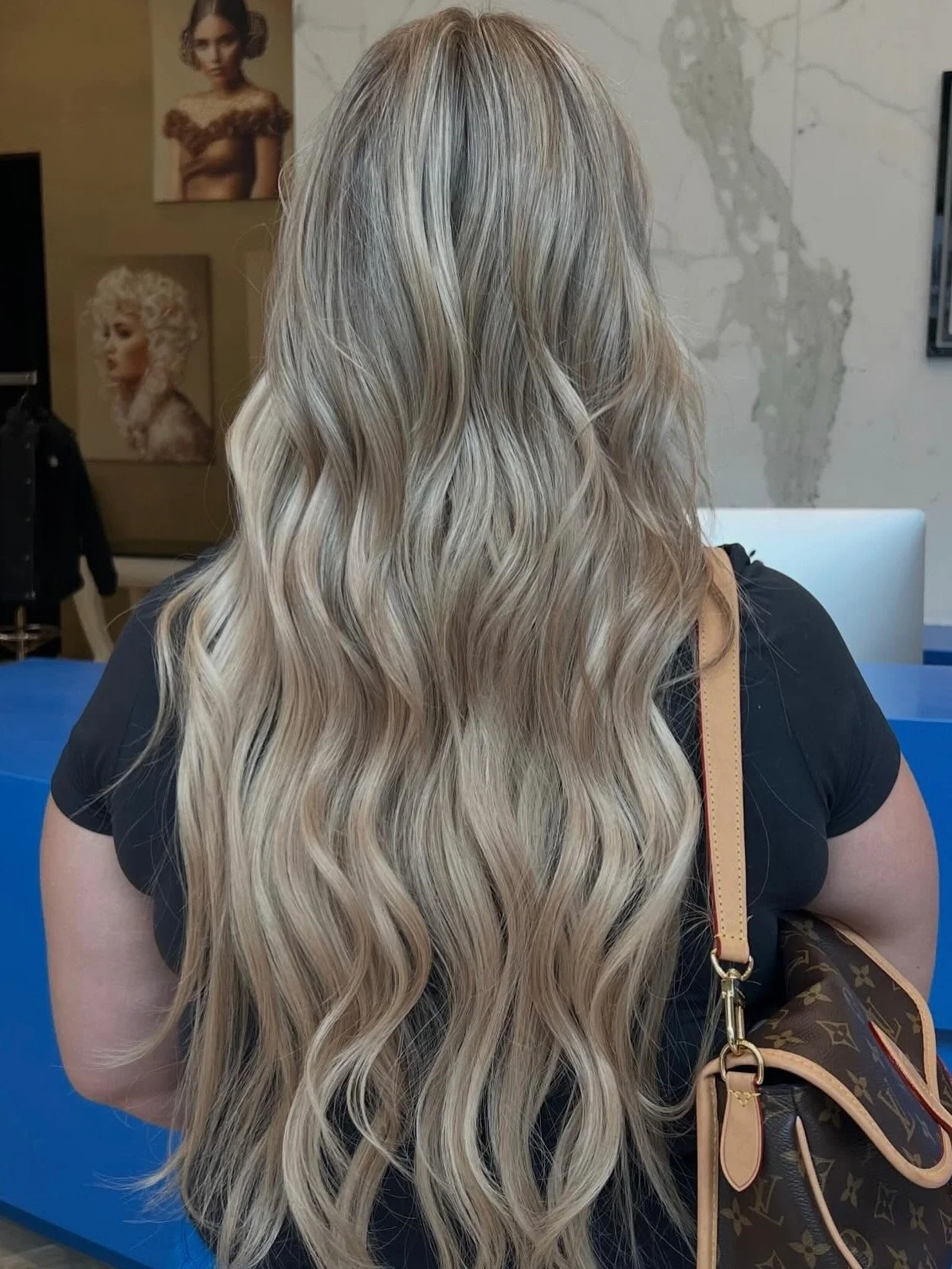 ☕️🍨 2 rows of vanilla almond butter hair extension for fullness and added length w/ Libby at the Domain✨

#austinstylist #joseluissalonboutique #austinhairextensions