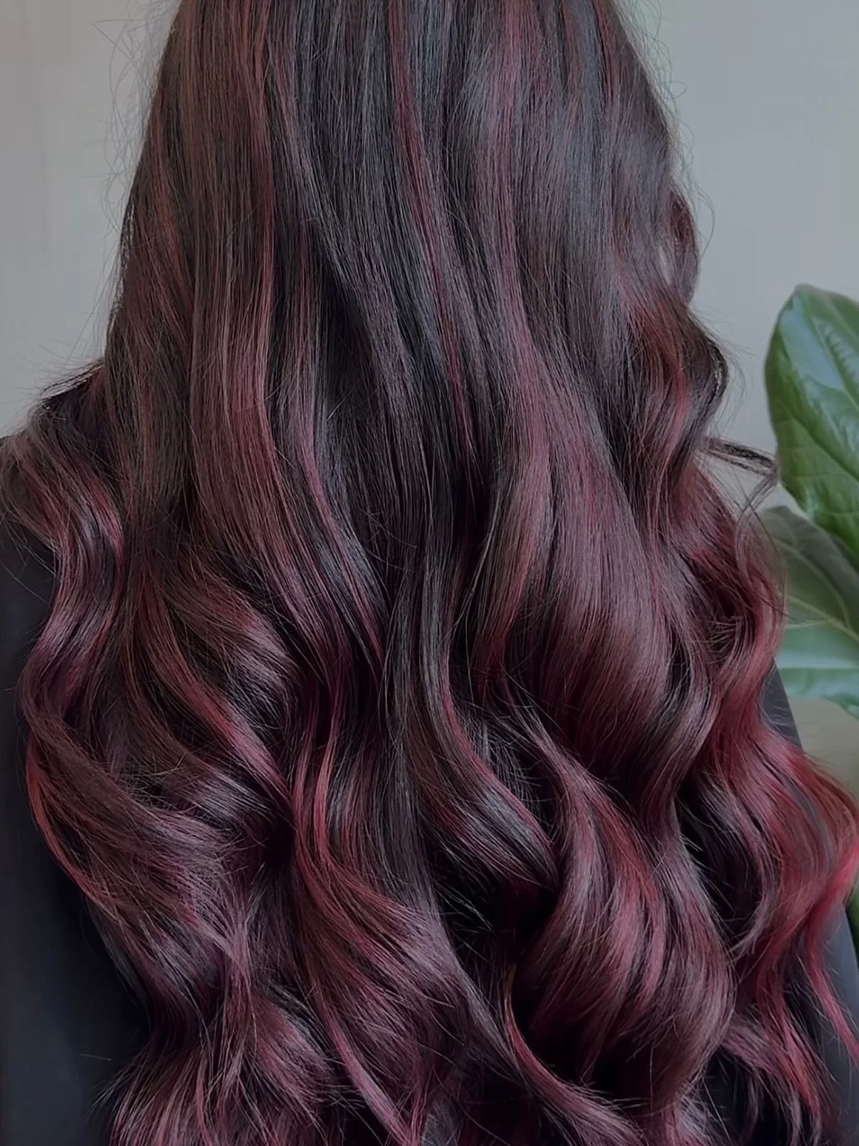 🍒cherry waves w/Kelsey available at midtown 

#cherrycolahair #redhair #austinstylist#joseluissalonboutique