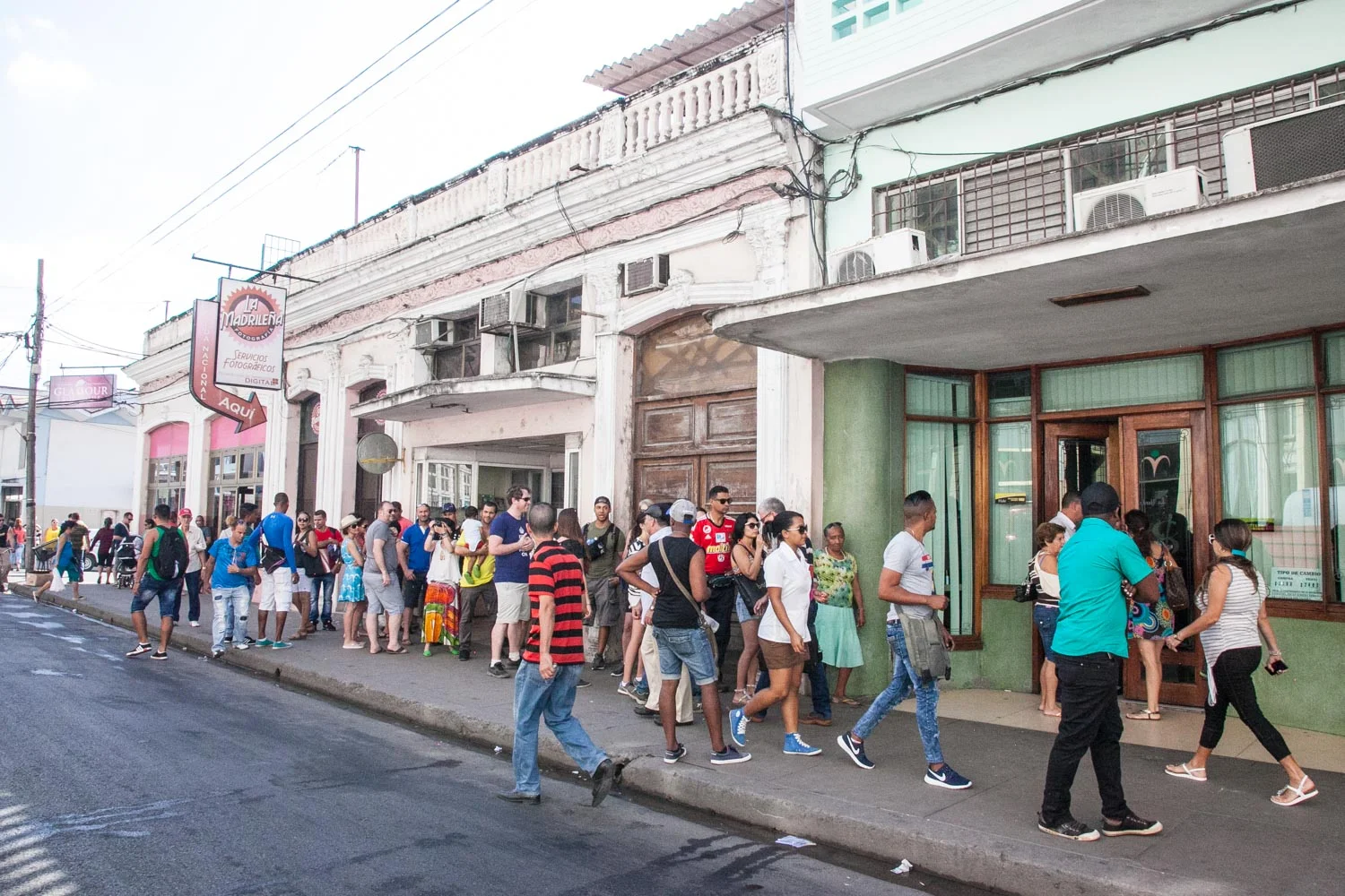 Line outside of a casa de change in Cienfuegos