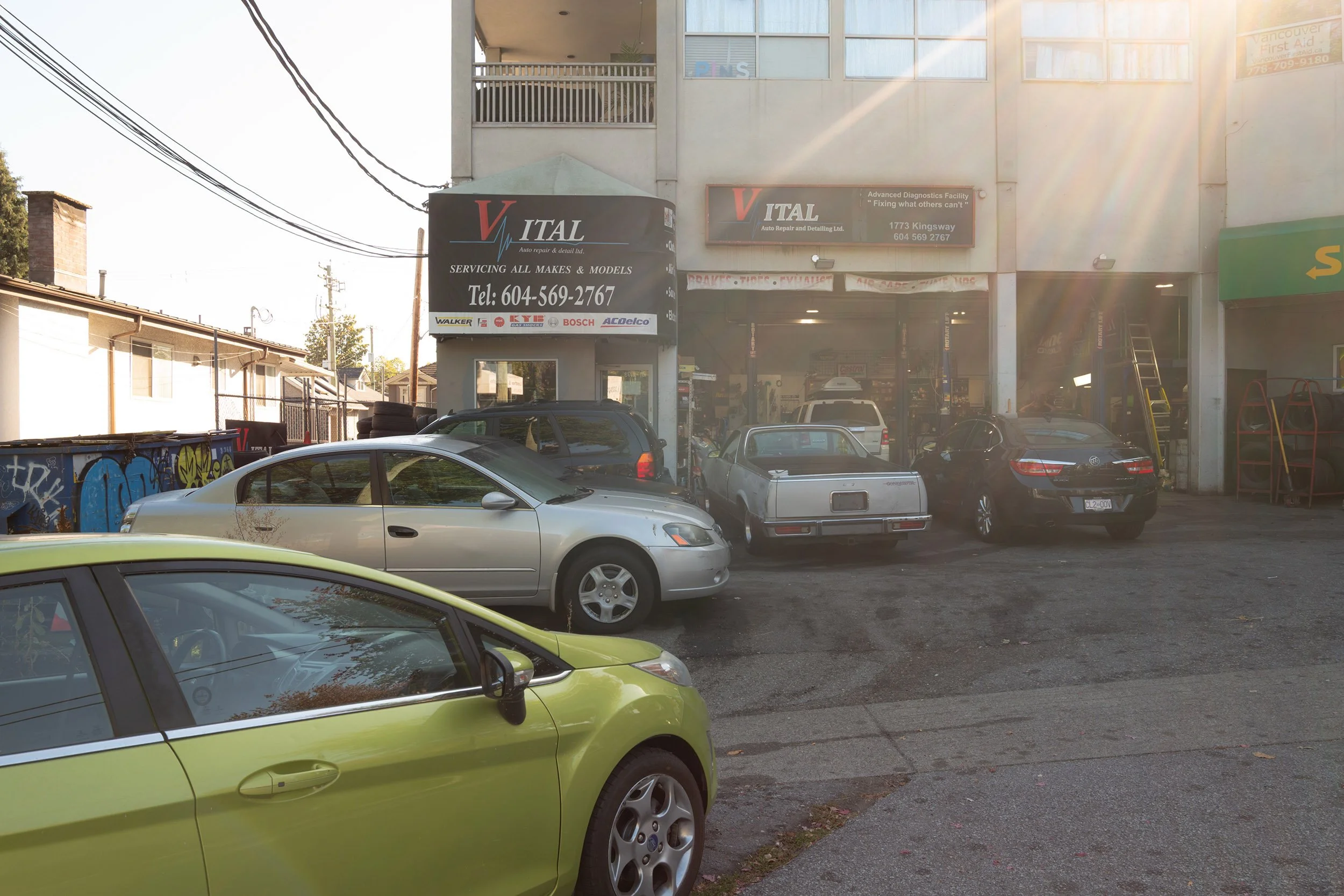 Vital Auto Repair on Kingsway, Vancovuer. Sample image from a Leica Q Typ 116.
