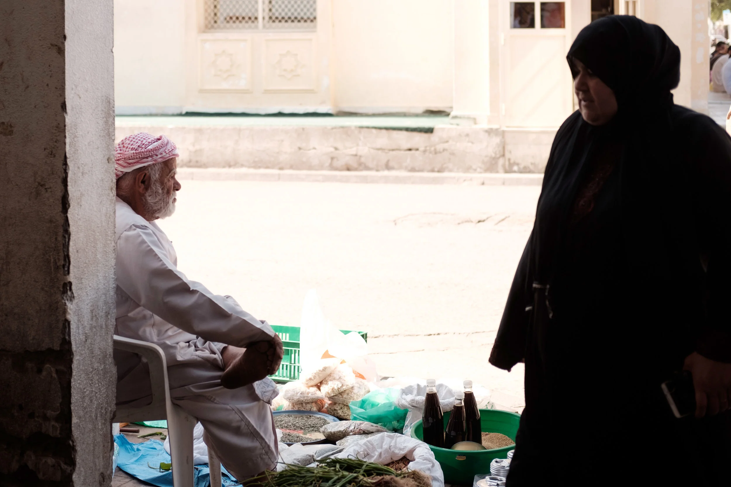 It was hot around noon in Al Ain in the United Arab Emirates . We took shelter momentarily at an indoor market Fujifilm X-T1, XF 35mm f/2 R WR