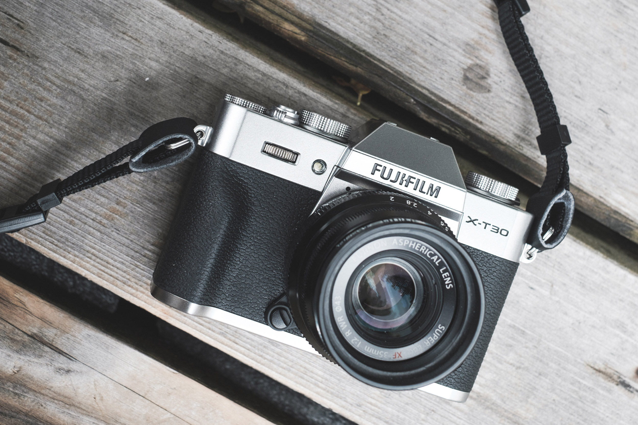 FUJIFILM X-T30 Mirrorless Camera with 35mm f/2 Lens and