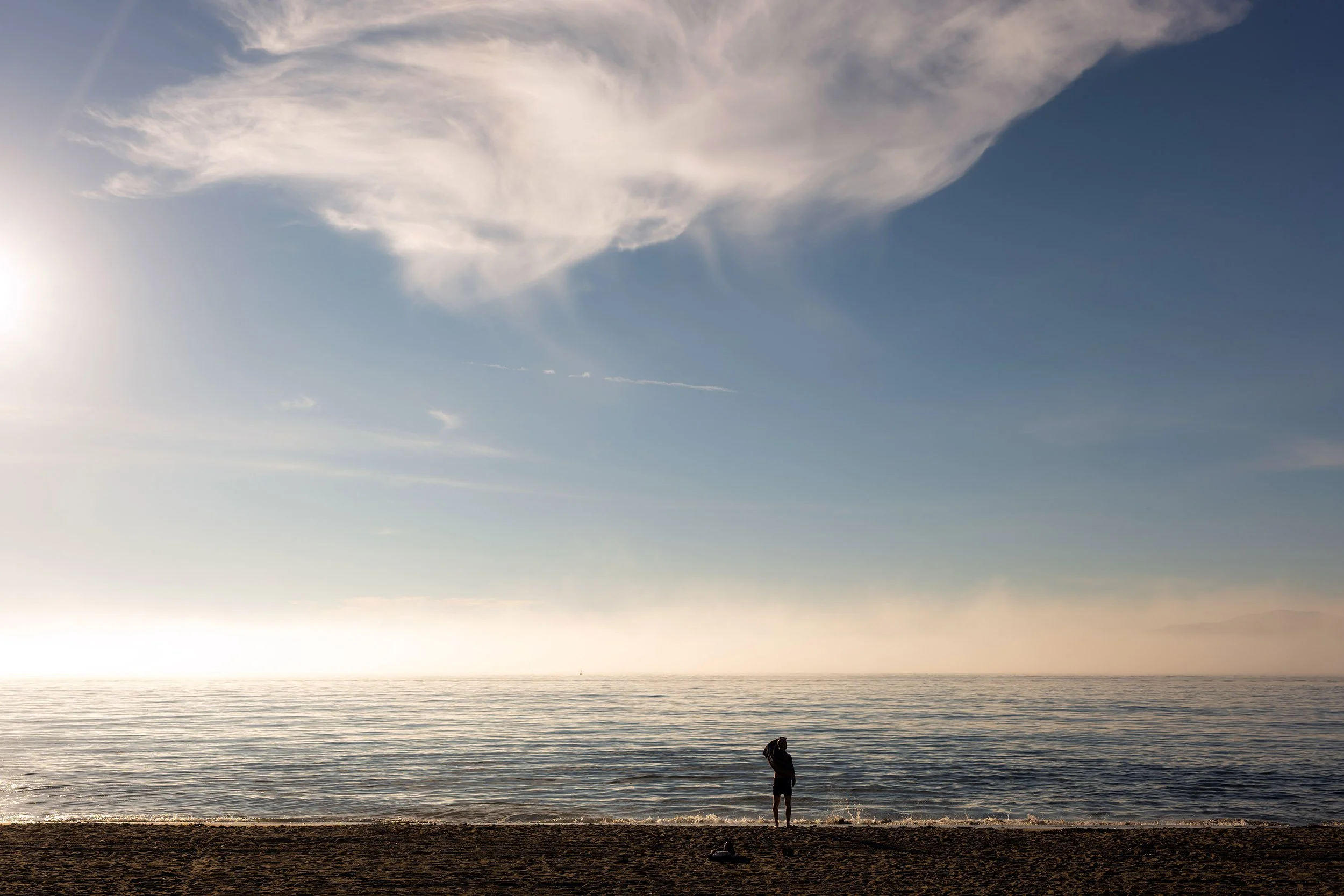 A man enjoys a foggy but beautiful October day at Third Beach in Vancouver. Sample photo from a Sigma 35mm f/1.4 DG II Art, L-mount, on a Leica SL2-S.