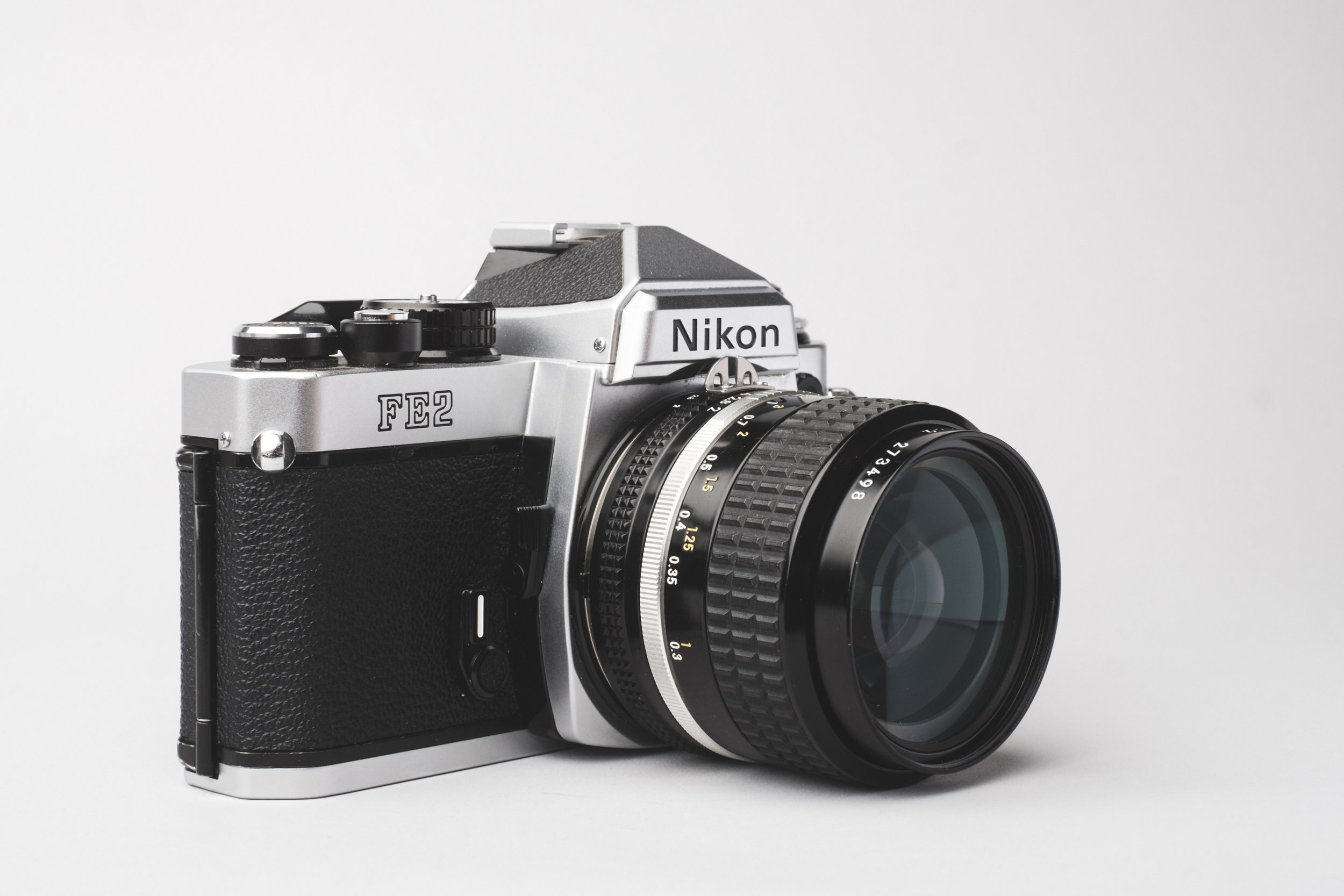 小物 Nikon FE2 Black + Nikkor Ai-S 50mm f/1.4 フィルムカメラ