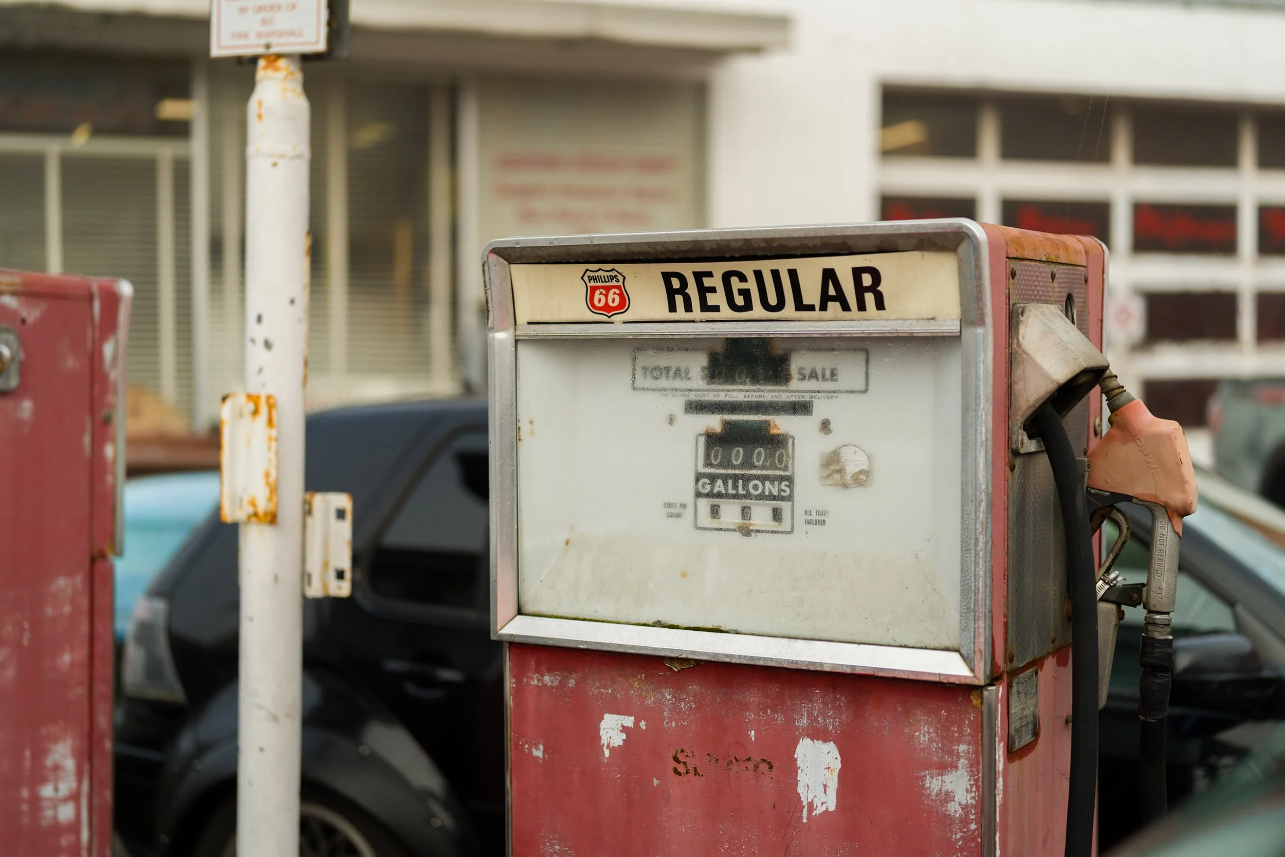 Old gas pump in Steveston. Sample image from a Sony A7 V and Sony FE 50mm f/1.4 GM