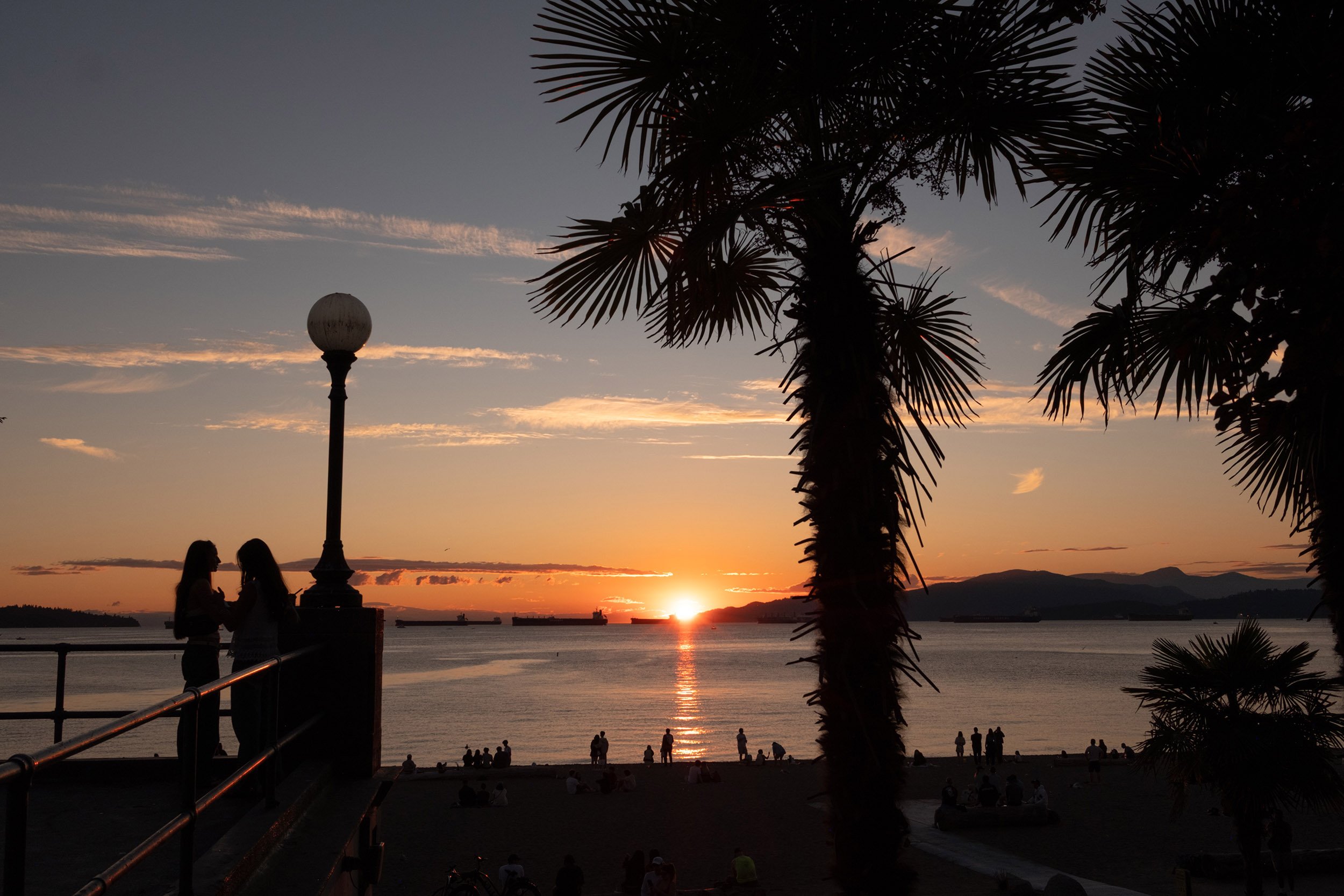 English Bay Beach sunset, Vancouver. Sample image from a Fujifilm XF 23mm f/1.4 R LM WR and Fujifilm X-Pro2.