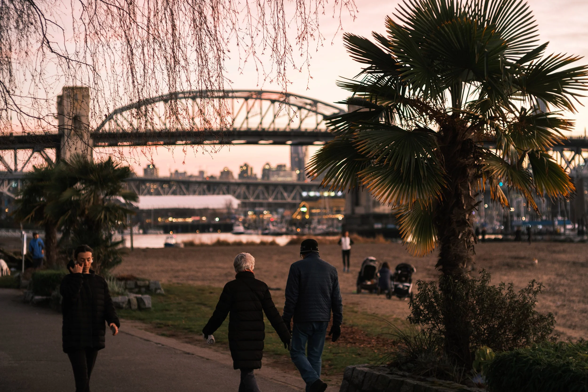 Stanley Park Seawall pedestrians. Sample image from a Fujifilm X-E5 and Voigtländer Nokton 50mm f/1.2 VM.