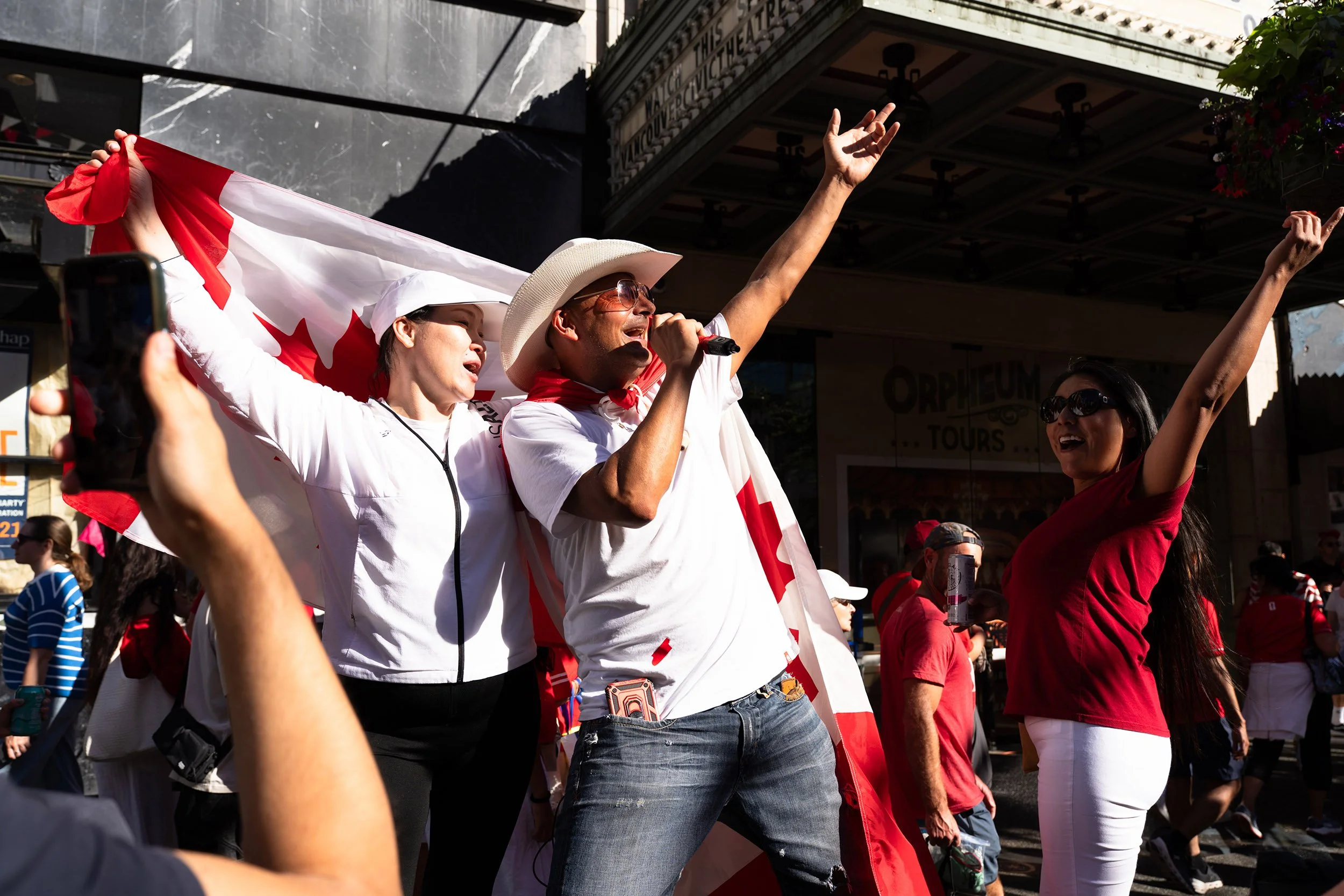 A man is singing at Graville Street during World Cup. Sample image from a Sony FE 20-70mm f/4 G and Sony A7 V.